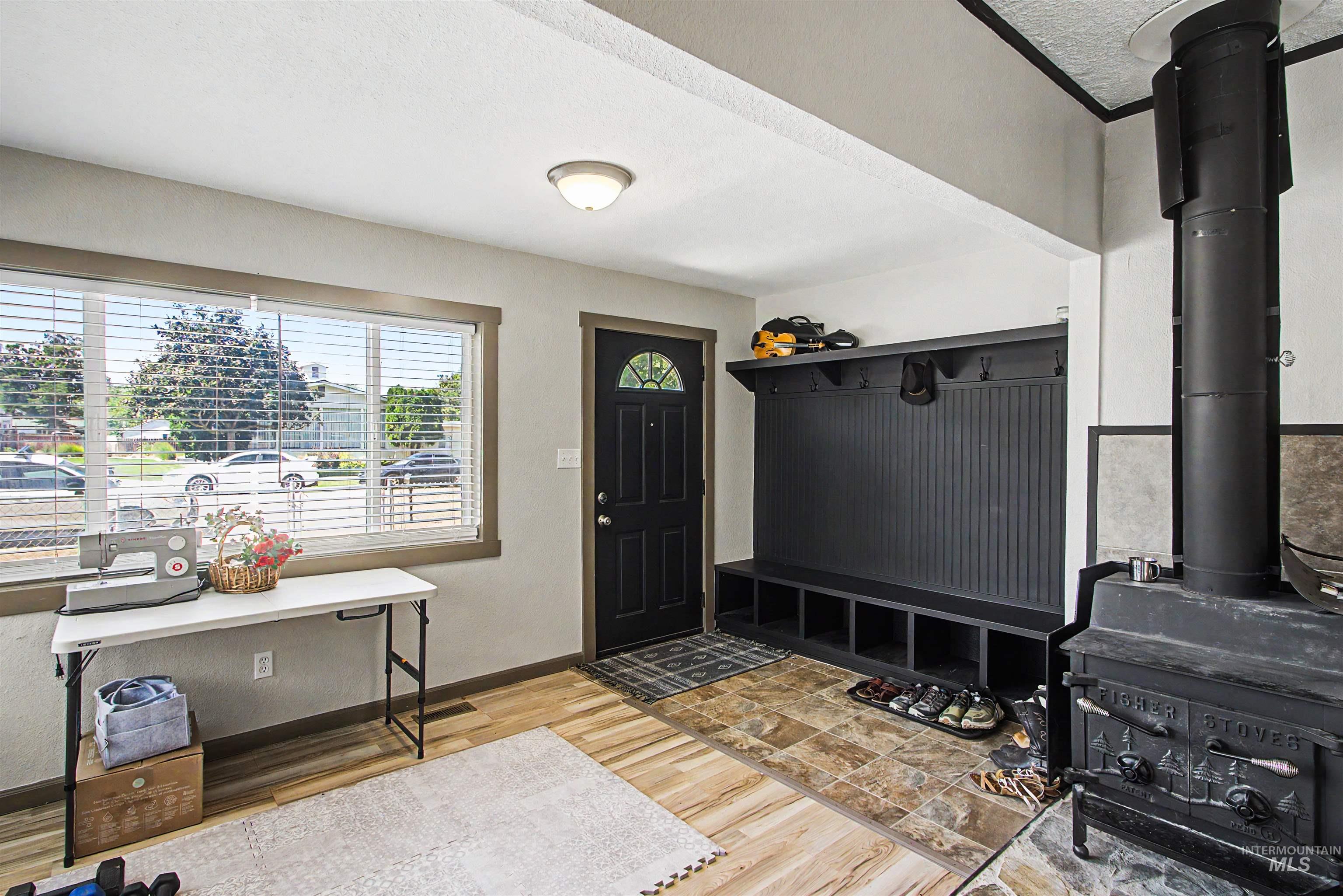 707 E Denver, Caldwell, Idaho 83605-3351, 2 Bedrooms, 1 Bathroom, Residential For Sale, Price $312,999,MLS 98989924