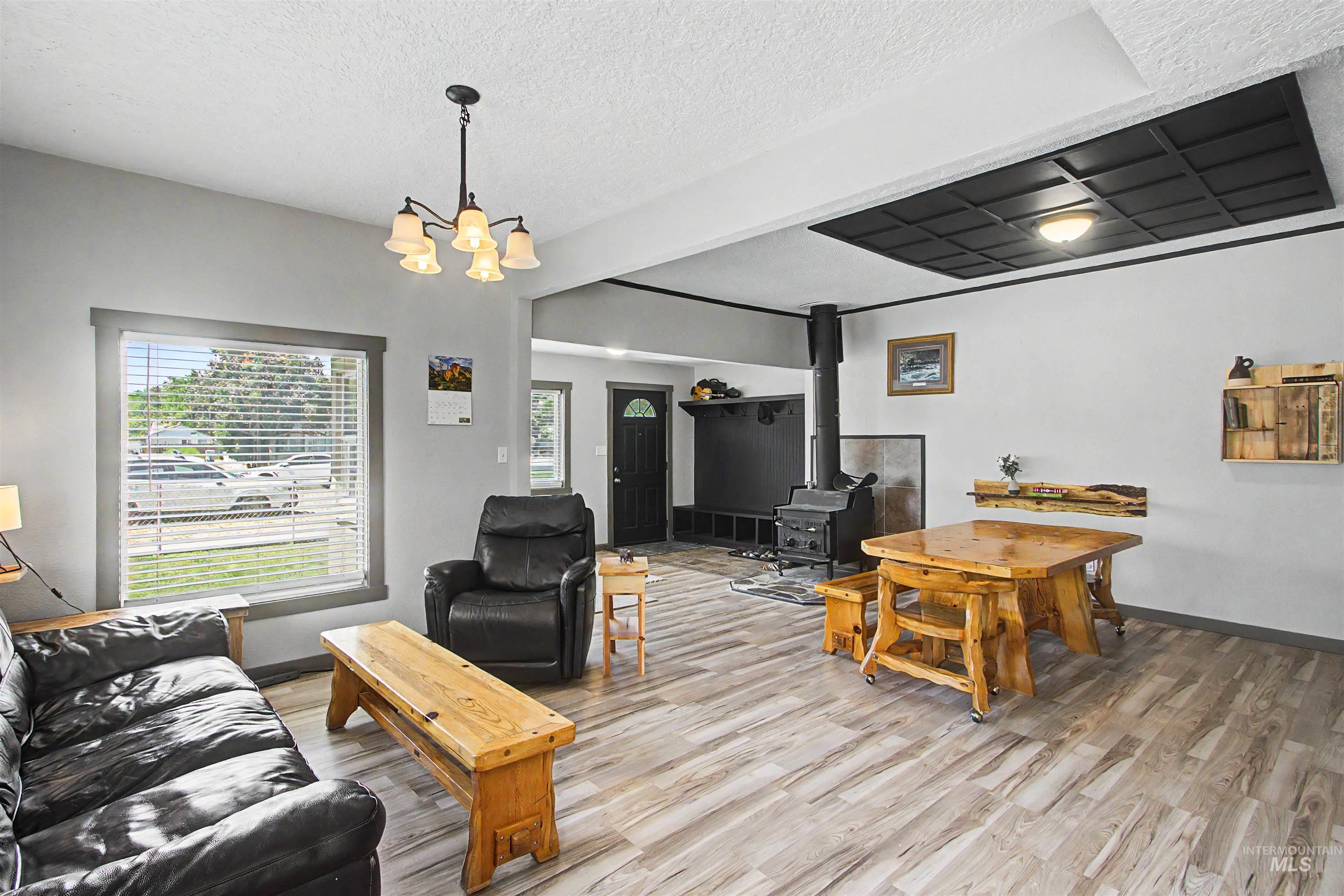 707 E Denver, Caldwell, Idaho 83605-3351, 2 Bedrooms, 1 Bathroom, Residential For Sale, Price $312,999,MLS 98989924