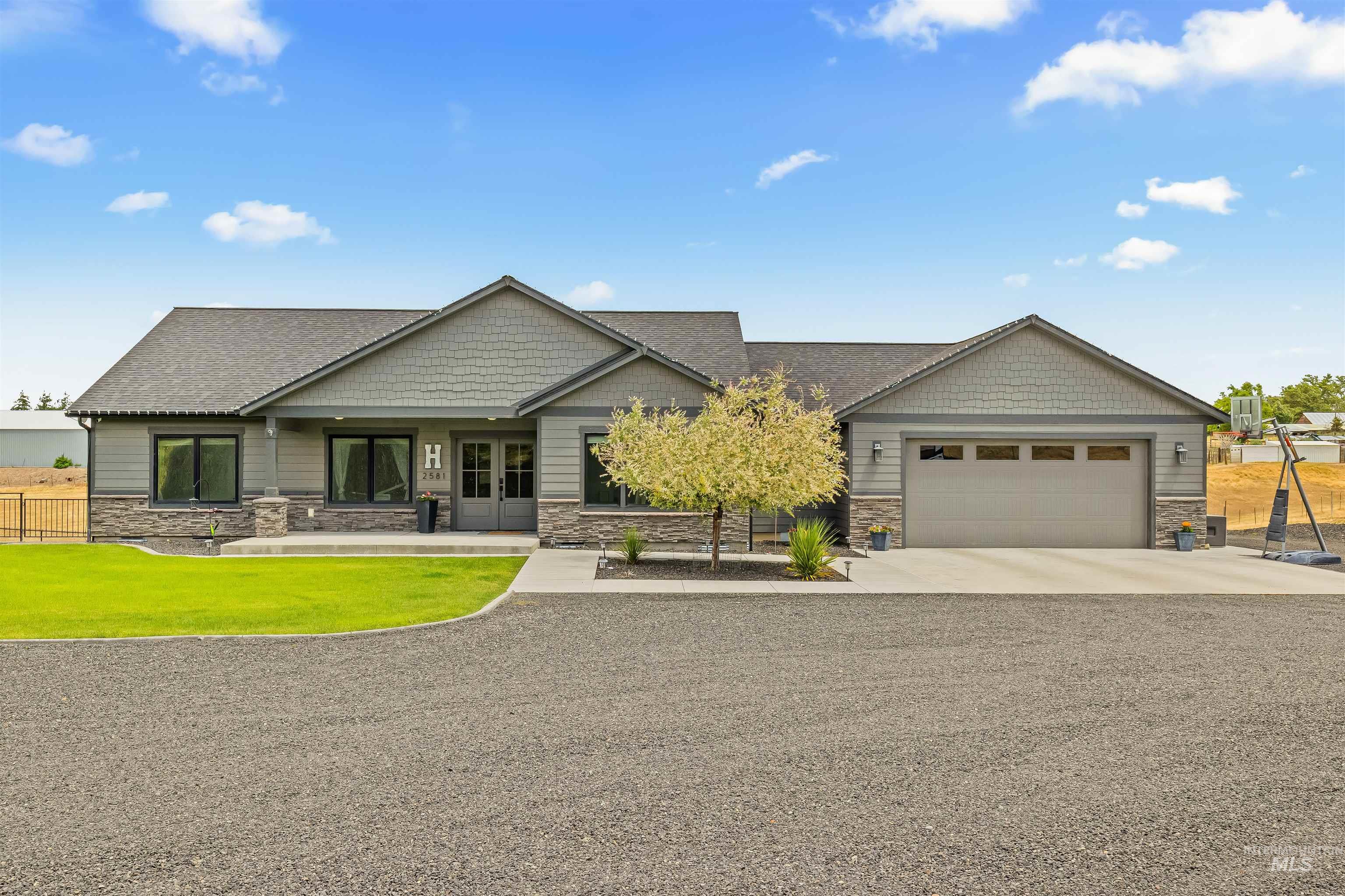 2581 26th St., Clarkston, Washington 99403, 4 Bedrooms, 2.5 Bathrooms, Residential For Sale, Price $865,000,MLS 98989926