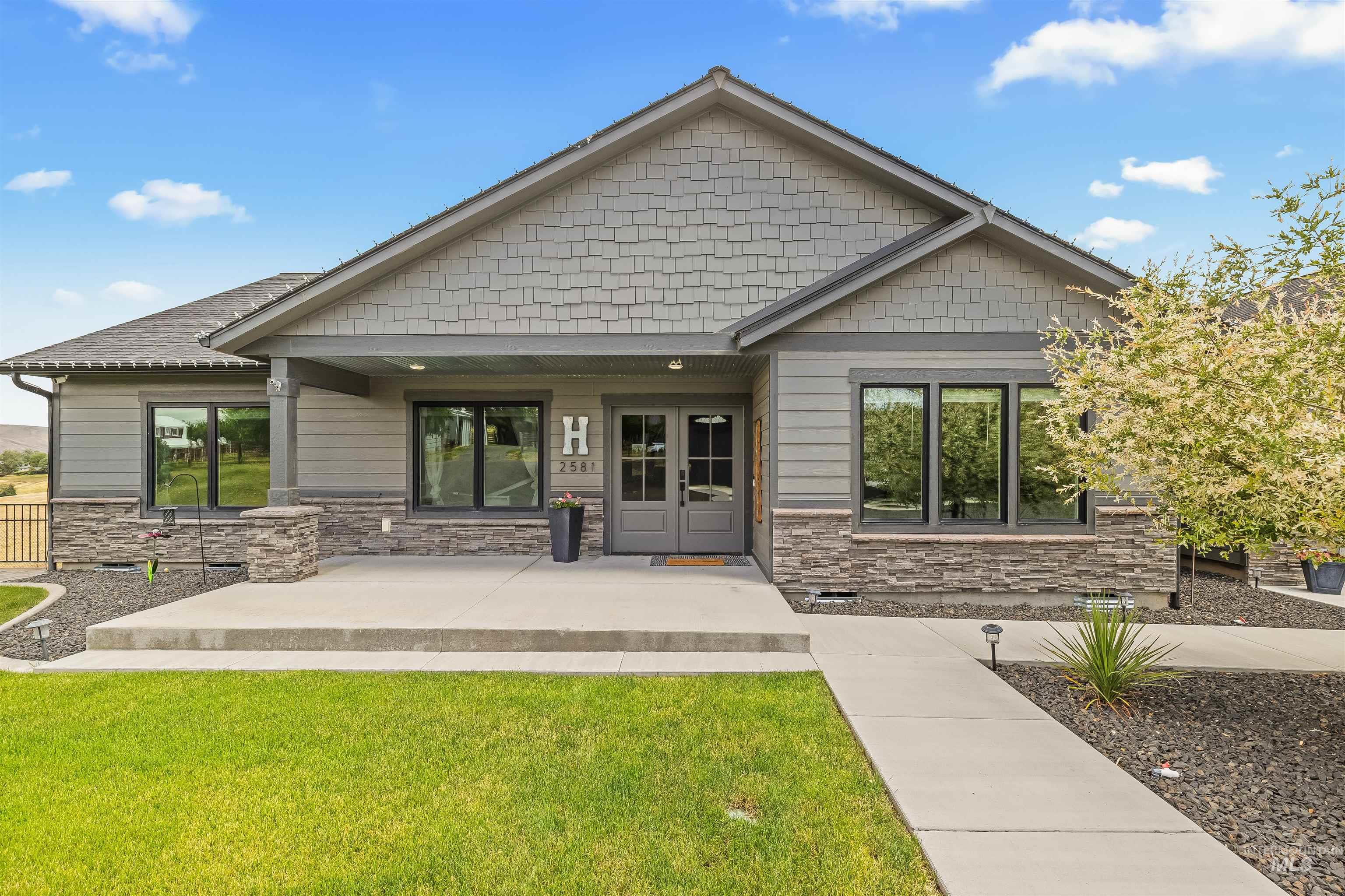 2581 26th St., Clarkston, Washington 99403, 4 Bedrooms, 2.5 Bathrooms, Residential For Sale, Price $865,000,MLS 98989926