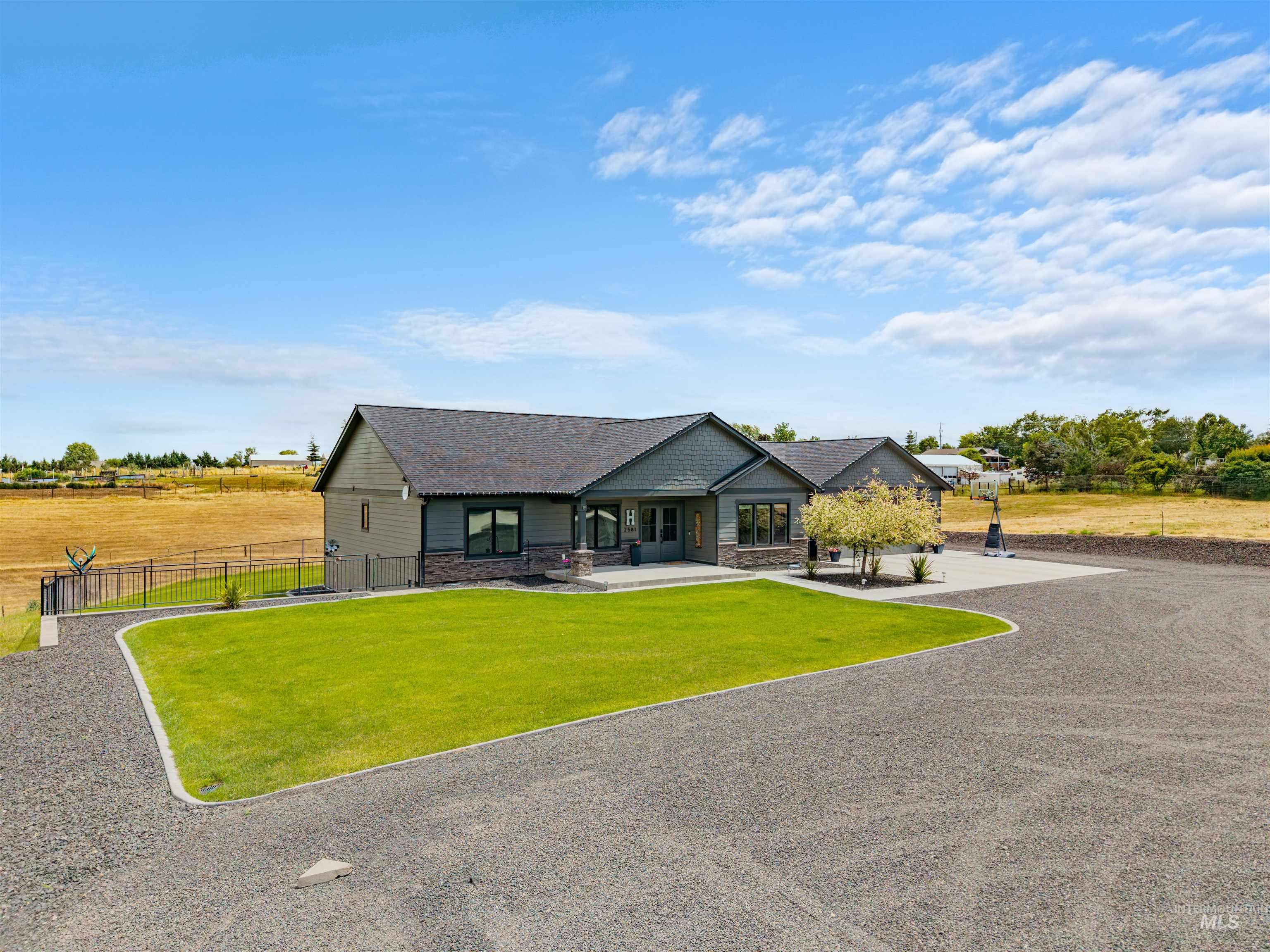 2581 26th St., Clarkston, Washington 99403, 4 Bedrooms, 2.5 Bathrooms, Residential For Sale, Price $865,000,MLS 98989926