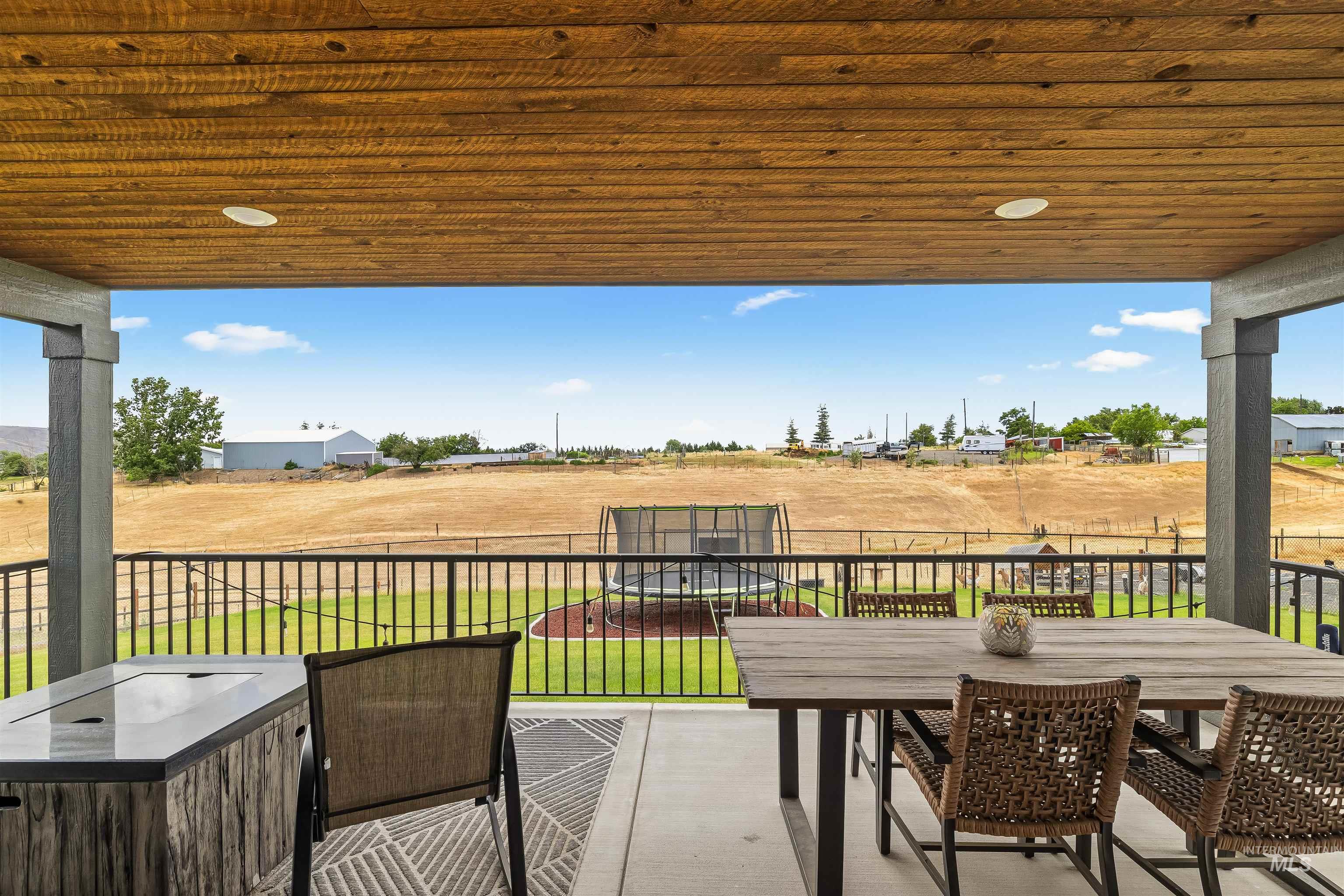 2581 26th St., Clarkston, Washington 99403, 4 Bedrooms, 2.5 Bathrooms, Residential For Sale, Price $865,000,MLS 98989926