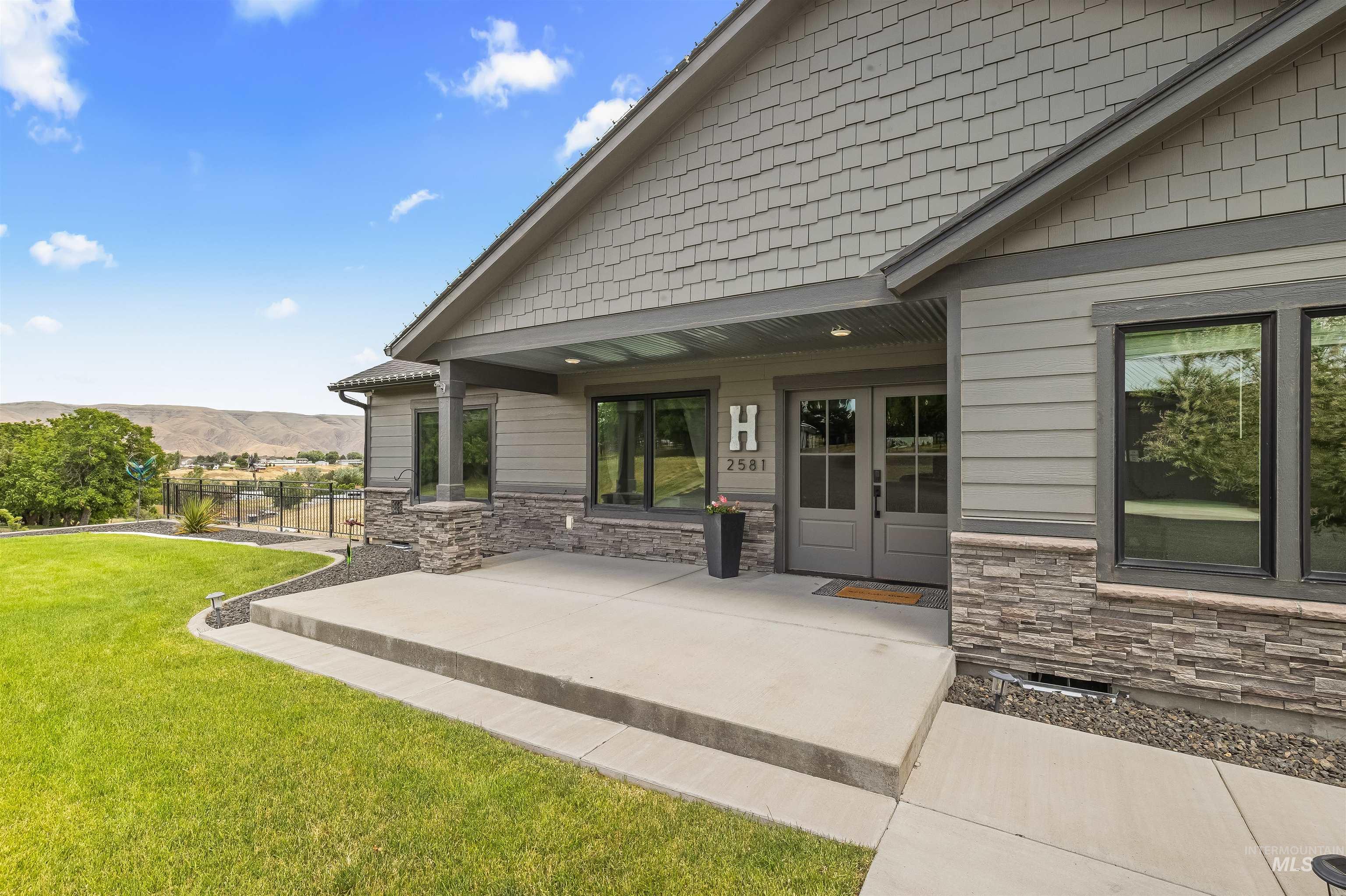 2581 26th St., Clarkston, Washington 99403, 4 Bedrooms, 2.5 Bathrooms, Residential For Sale, Price $865,000,MLS 98989926