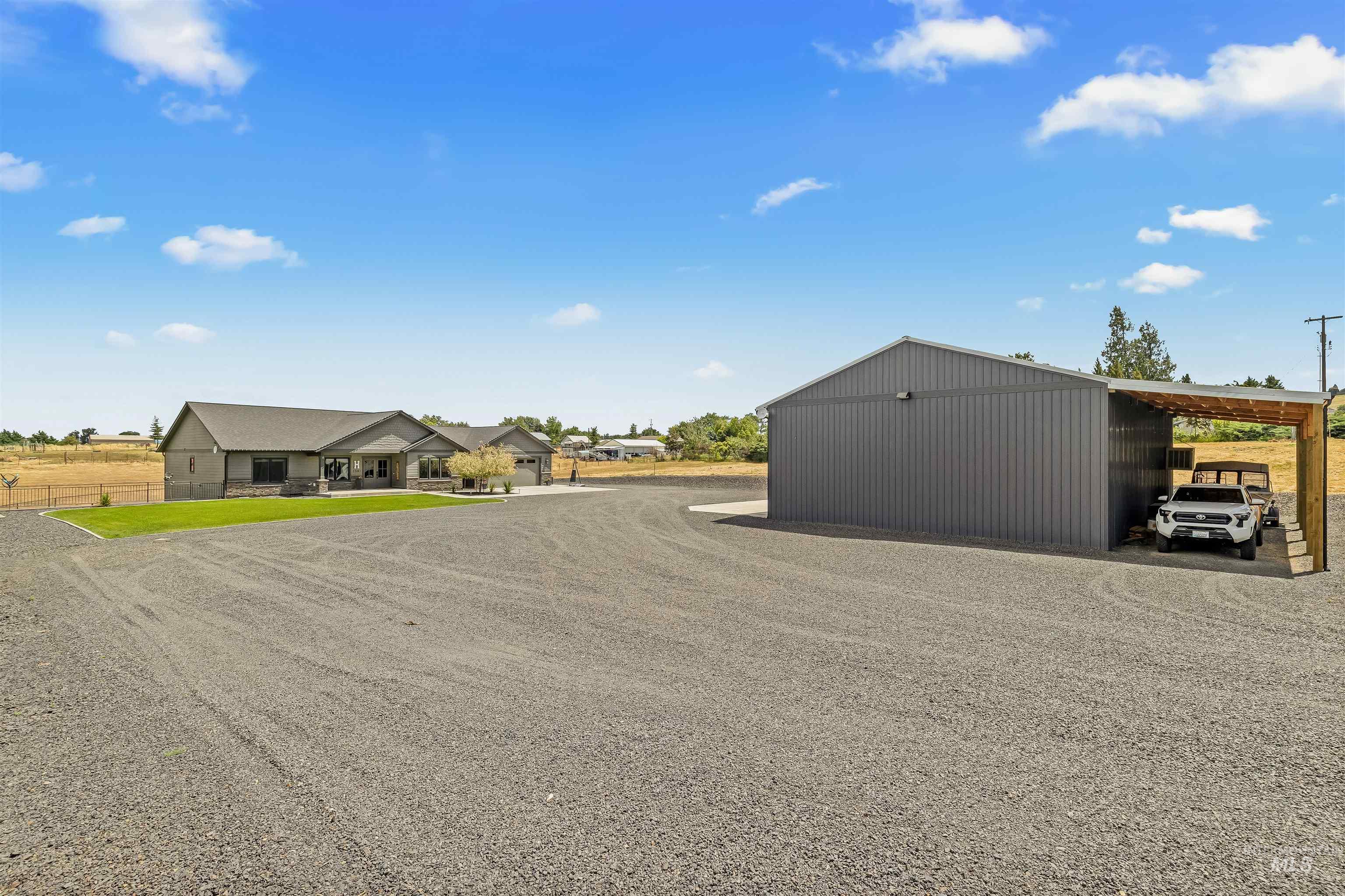 2581 26th St., Clarkston, Washington 99403, 4 Bedrooms, 2.5 Bathrooms, Residential For Sale, Price $865,000,MLS 98989926