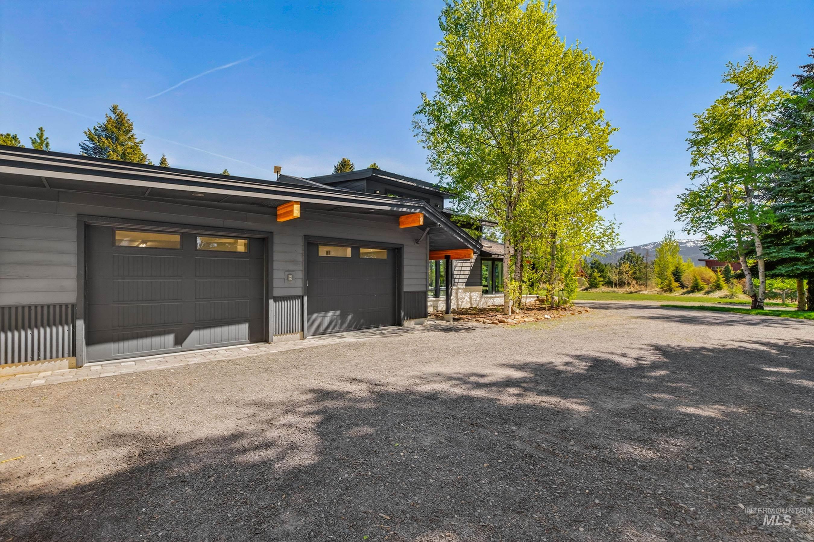 64 Ilka Lane, McCall, Idaho 83638, 4 Bedrooms, 2.5 Bathrooms, Residential For Sale, Price $1,894,900,MLS 98989927