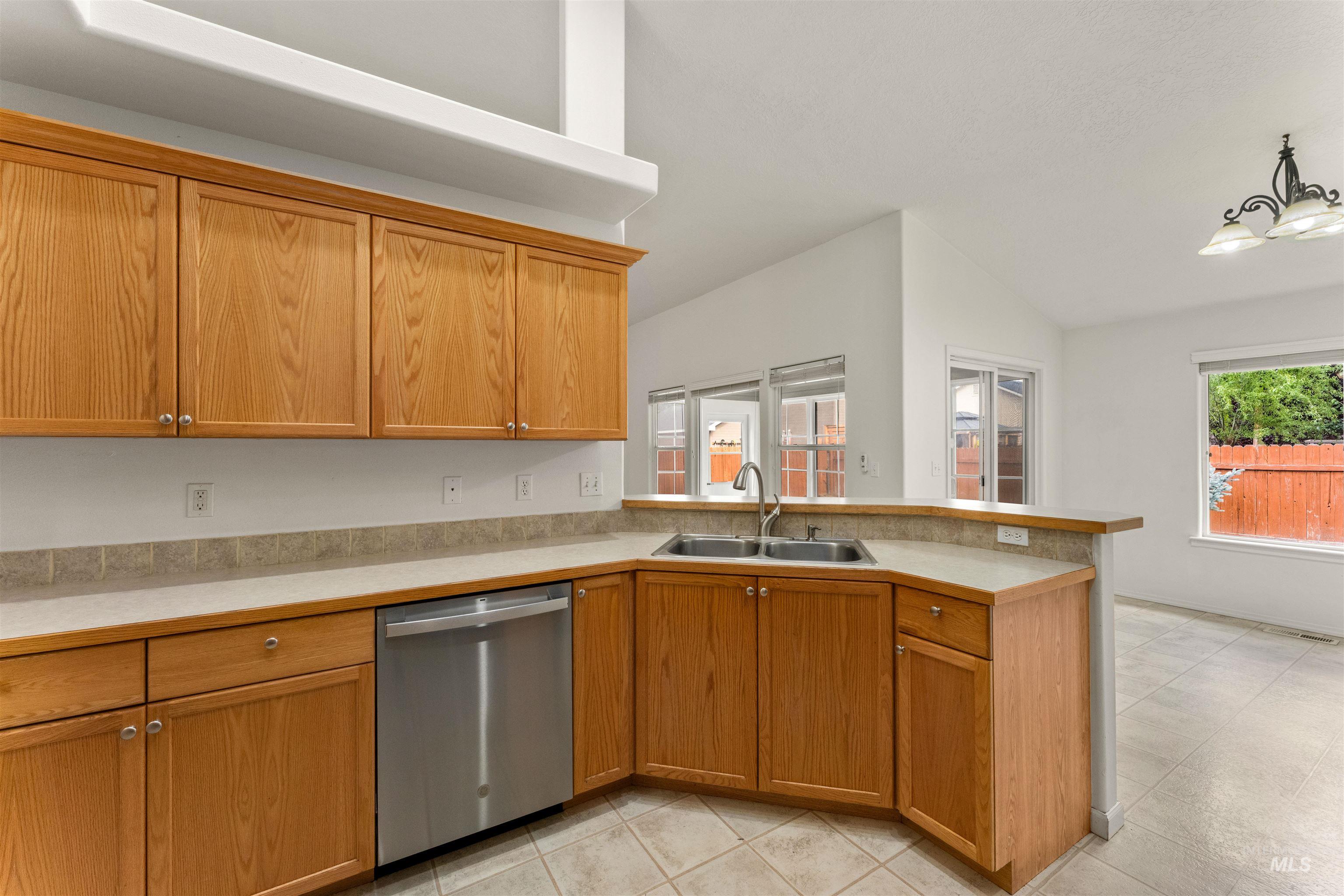 9518 W Kate Dr, Boise, Idaho 83714, 3 Bedrooms, 2 Bathrooms, Residential For Sale, Price $485,000,MLS 98989928