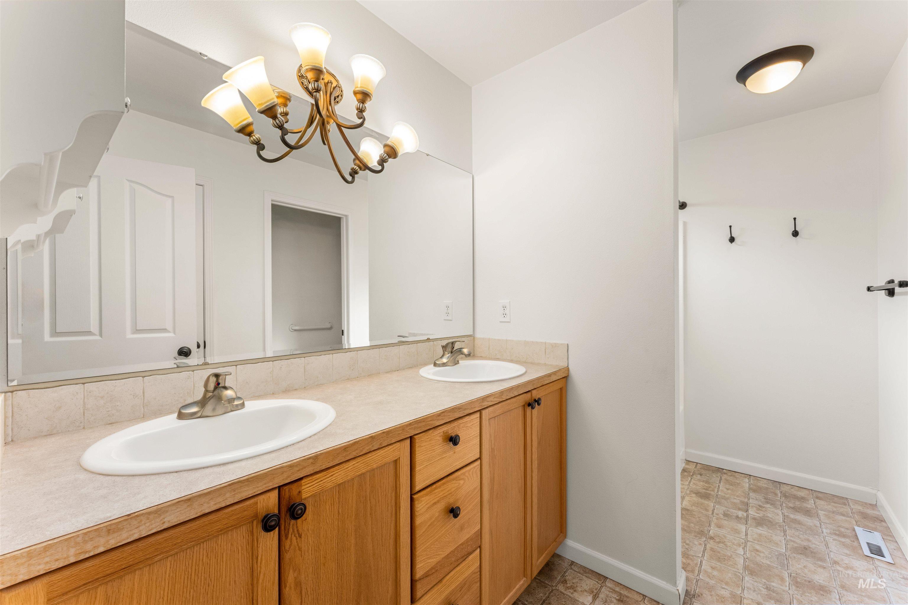 9518 W Kate Dr, Boise, Idaho 83714, 3 Bedrooms, 2 Bathrooms, Residential For Sale, Price $485,000,MLS 98989928