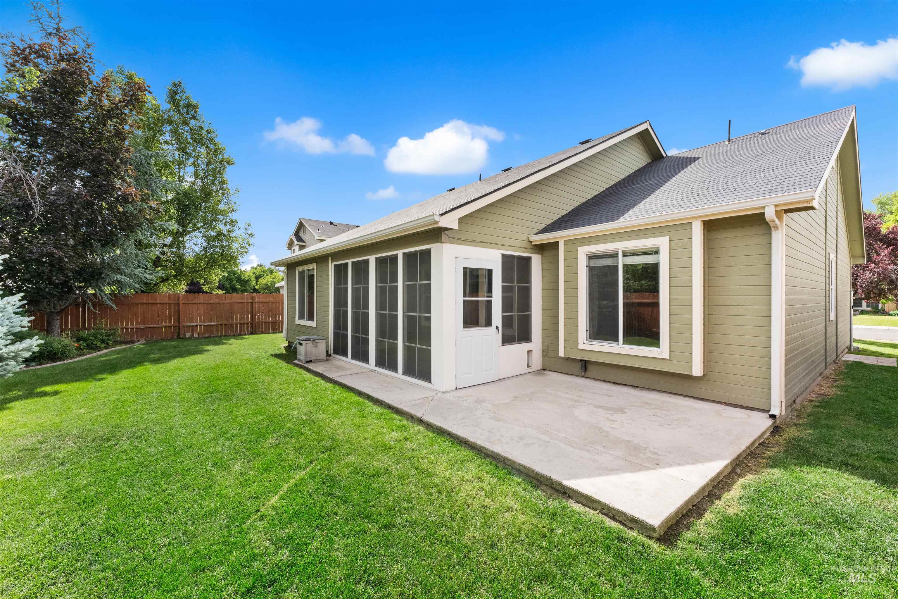 9518 W Kate Dr, Boise, Idaho 83714, 3 Bedrooms, 2 Bathrooms, Residential For Sale, Price $485,000,MLS 98989928