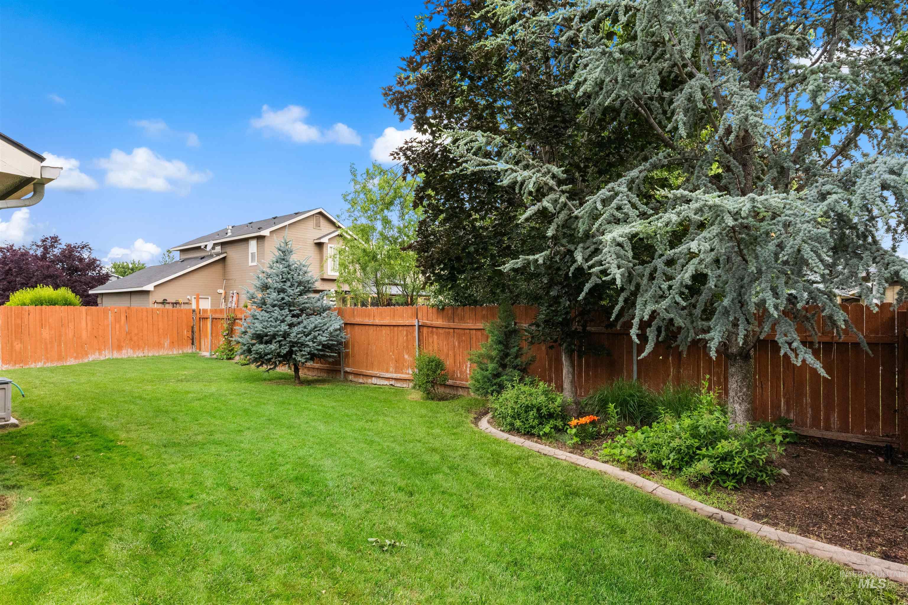 9518 W Kate Dr, Boise, Idaho 83714, 3 Bedrooms, 2 Bathrooms, Residential For Sale, Price $485,000,MLS 98989928