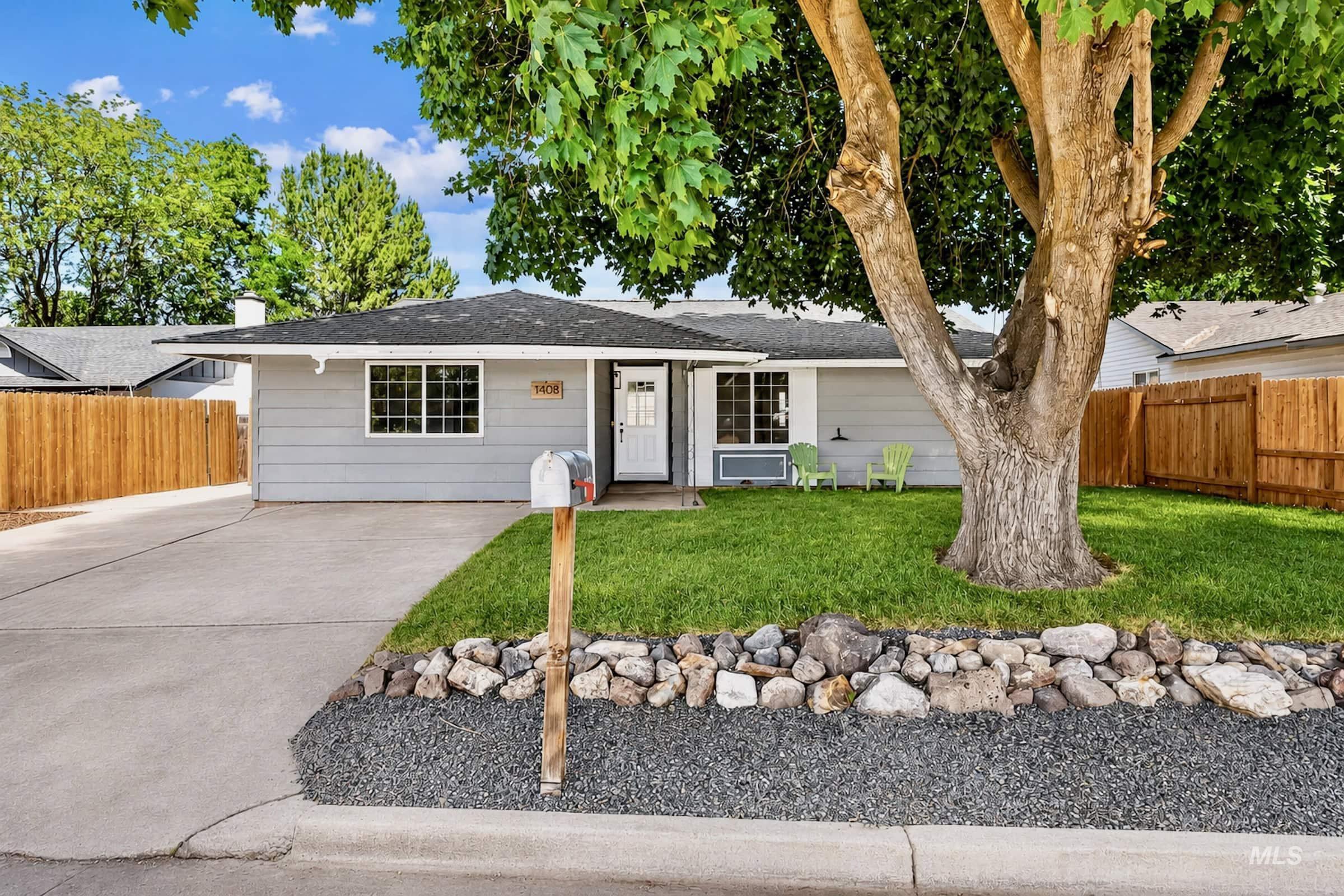 1408 N Indiana Ave, Caldwell, Idaho 83605-2202, 3 Bedrooms, 1 Bathroom, Residential For Sale, Price $329,000,MLS 98989929