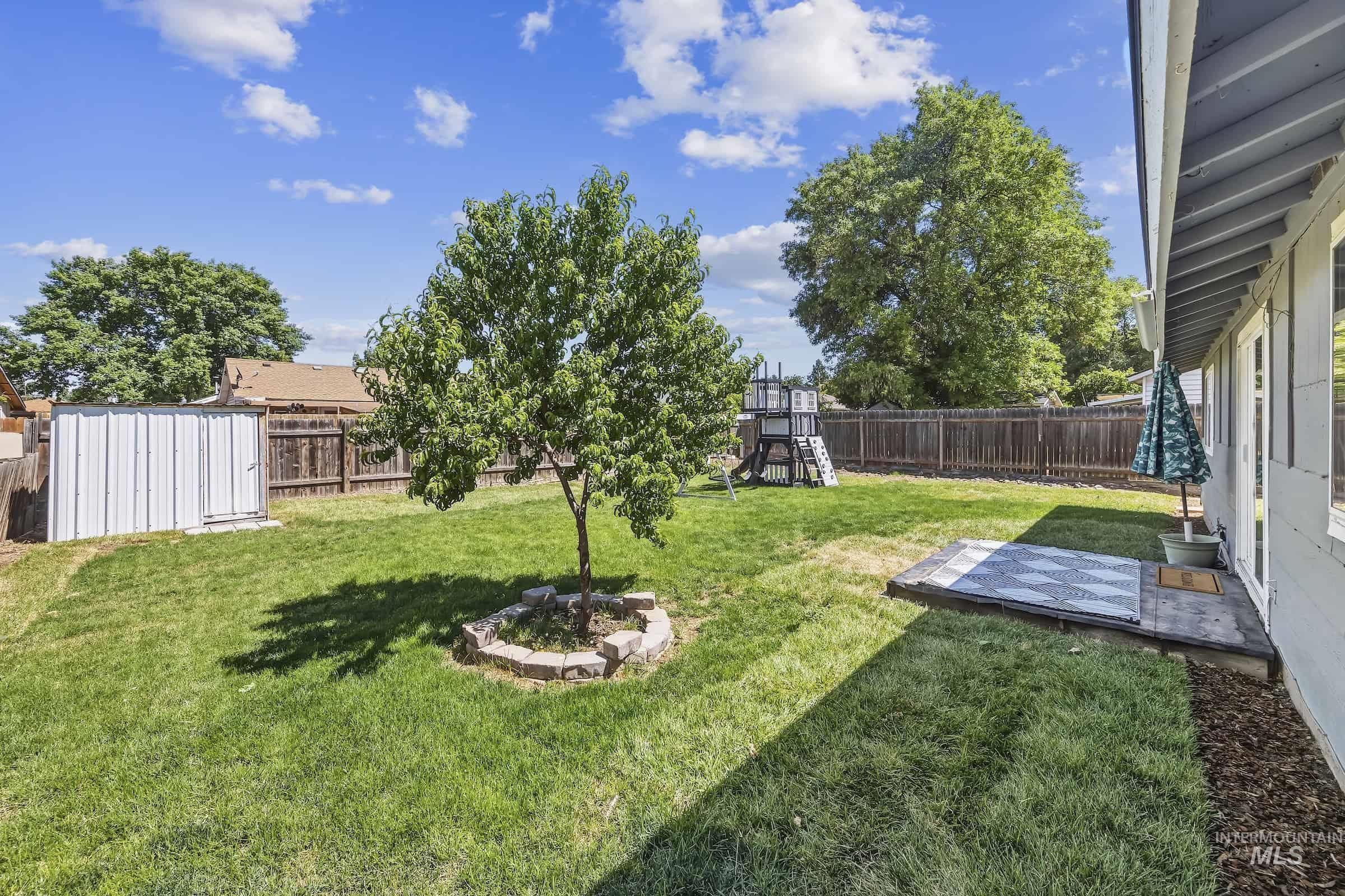 1408 N Indiana Ave, Caldwell, Idaho 83605-2202, 3 Bedrooms, 1 Bathroom, Residential For Sale, Price $329,000,MLS 98989929