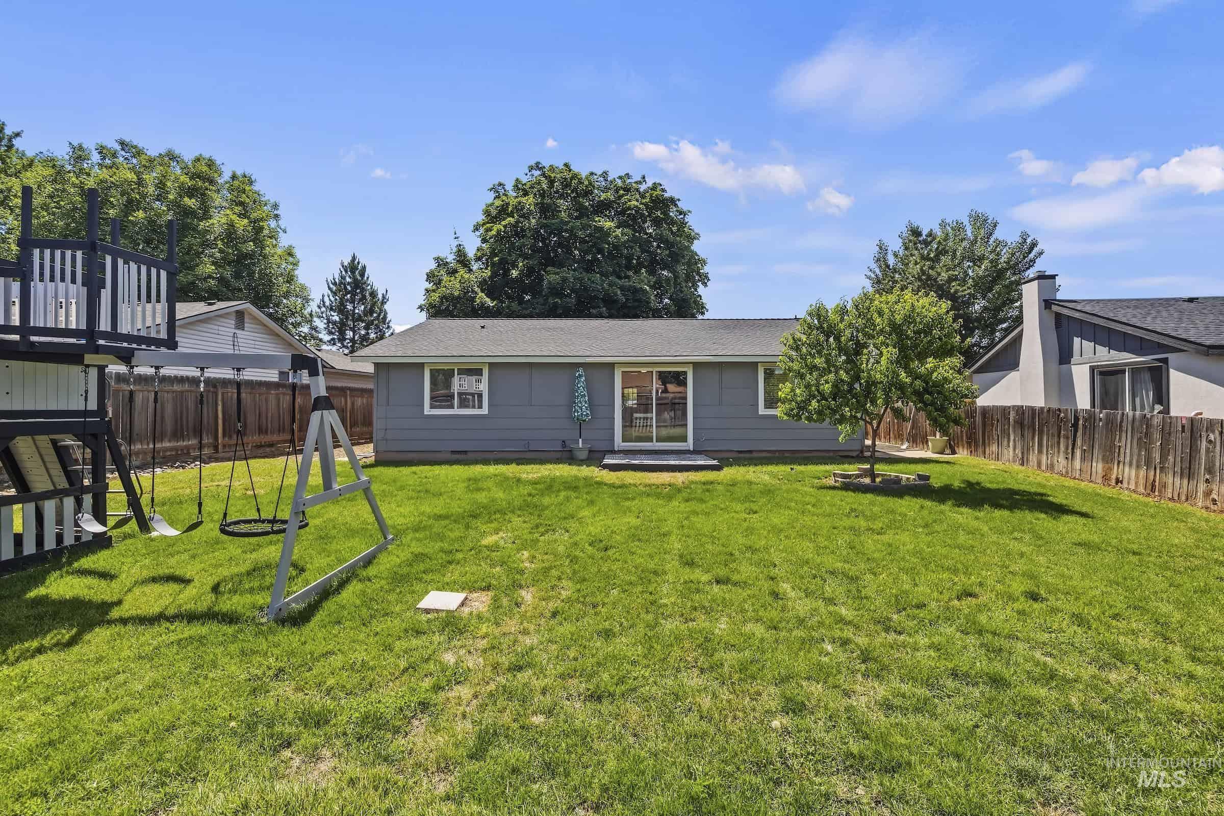 1408 N Indiana Ave, Caldwell, Idaho 83605-2202, 3 Bedrooms, 1 Bathroom, Residential For Sale, Price $329,000,MLS 98989929