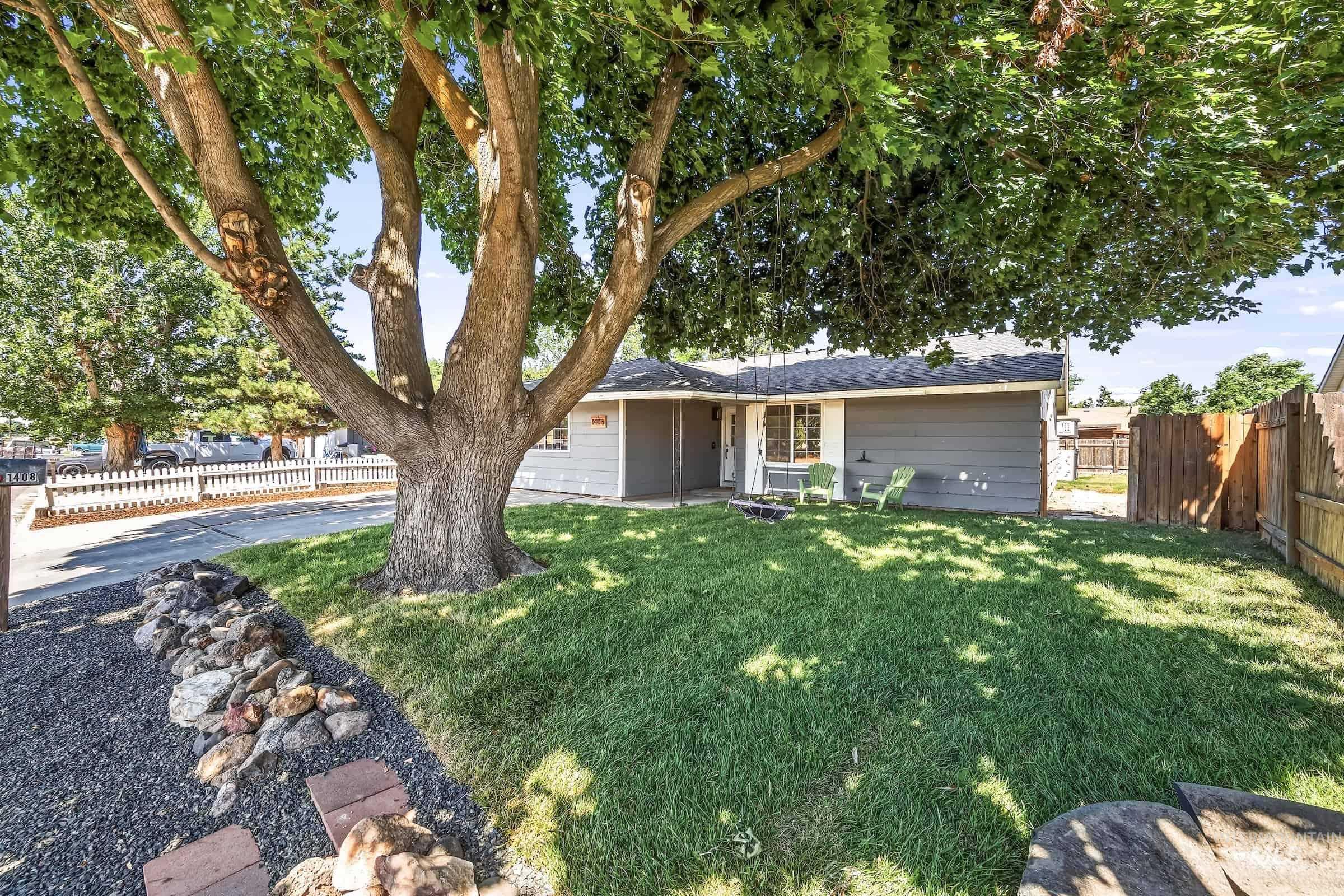 1408 N Indiana Ave, Caldwell, Idaho 83605-2202, 3 Bedrooms, 1 Bathroom, Residential For Sale, Price $329,000,MLS 98989929