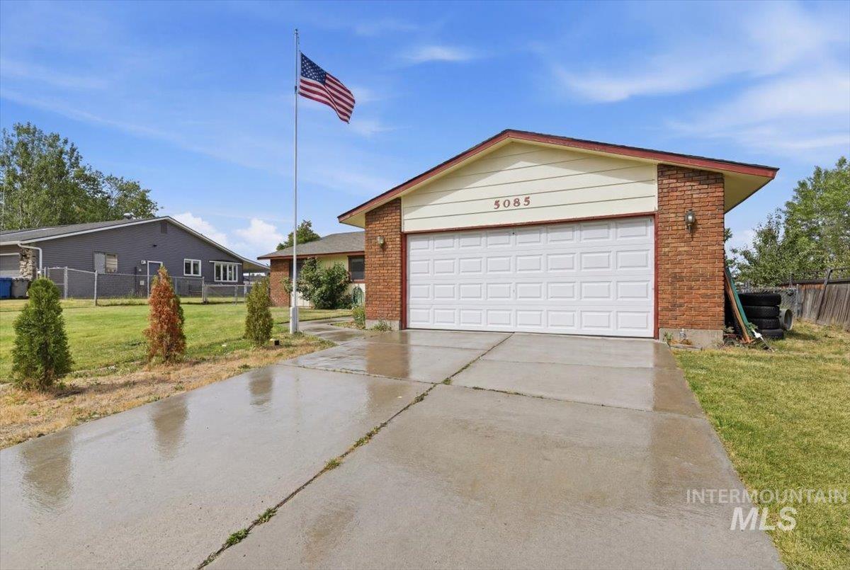 5085 S Council Bluff Way, Boise, Idaho 83716, 3 Bedrooms, 2 Bathrooms, Residential For Sale, Price $480,000,MLS 98989931