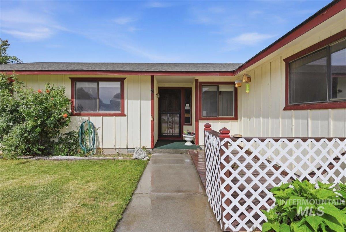 5085 S Council Bluff Way, Boise, Idaho 83716, 3 Bedrooms, 2 Bathrooms, Residential For Sale, Price $480,000,MLS 98989931