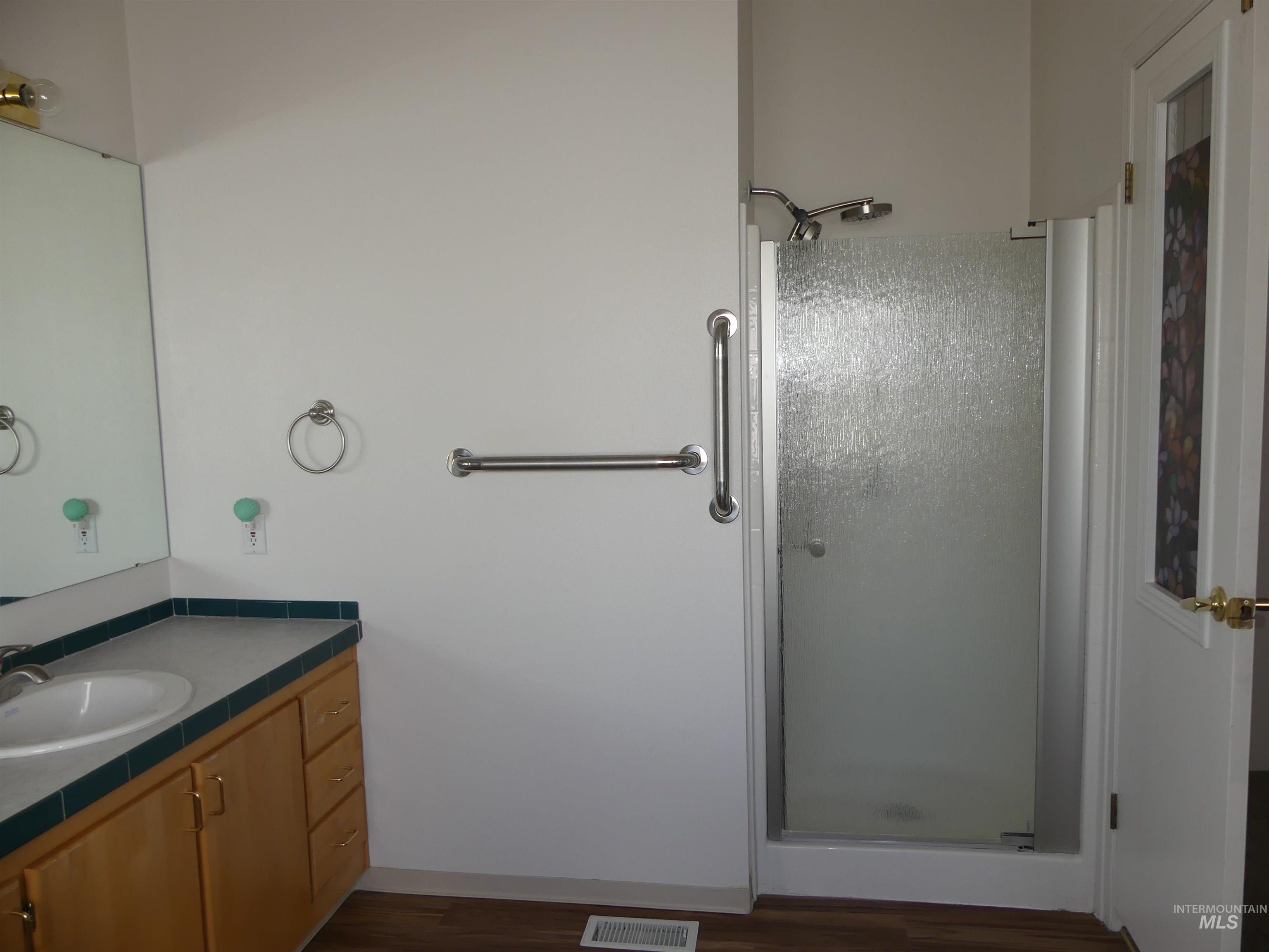 1430 Chestnut St, Clarkston, Washington 99403, 3 Bedrooms, 2 Bathrooms, Residential For Sale, Price $159,000, 98989932