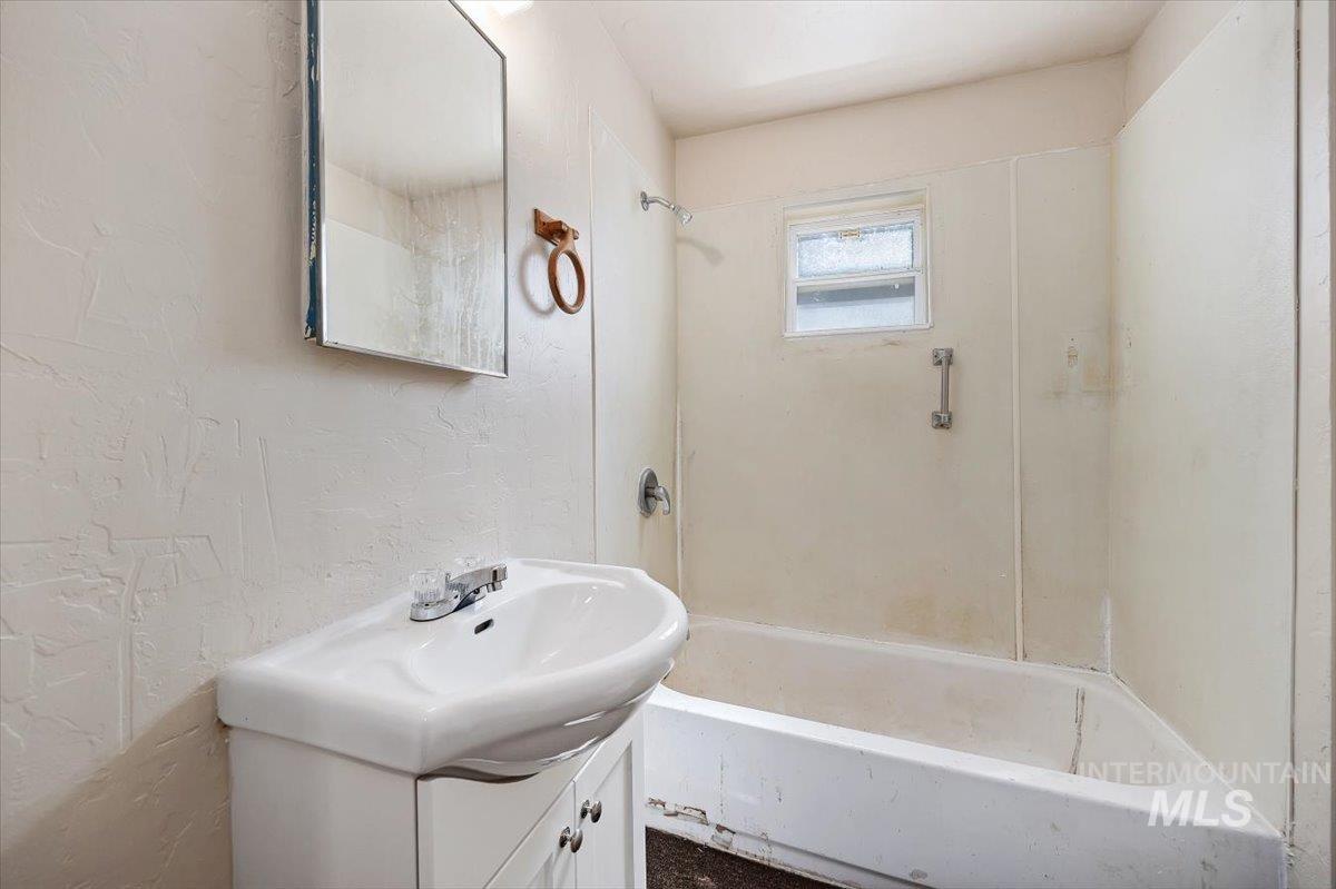 417 E Ave G, Jerome, Idaho 83338, 2 Bedrooms, 1 Bathroom, Residential For Sale, Price $164,500, 98989935