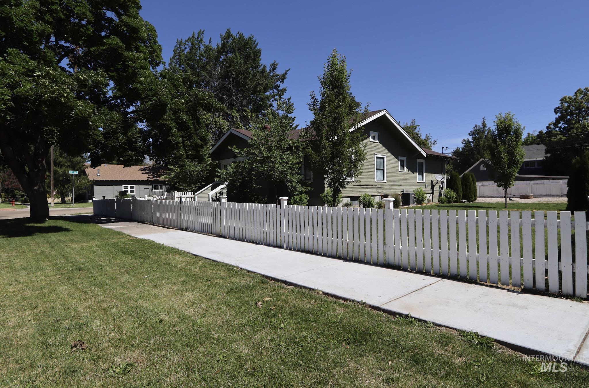 1901 Cleveland Blvd., Caldwell, Idaho 83605, 3 Bedrooms, 2 Bathrooms, Residential For Sale, Price $445,000,MLS 98989936