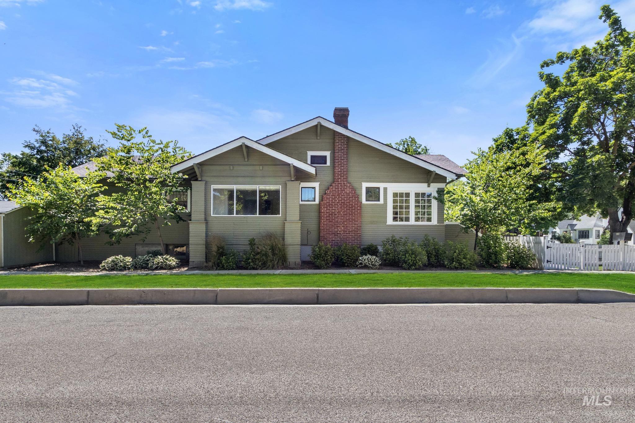 1901 Cleveland Blvd., Caldwell, Idaho 83605, 3 Bedrooms, 2 Bathrooms, Residential For Sale, Price $445,000,MLS 98989936