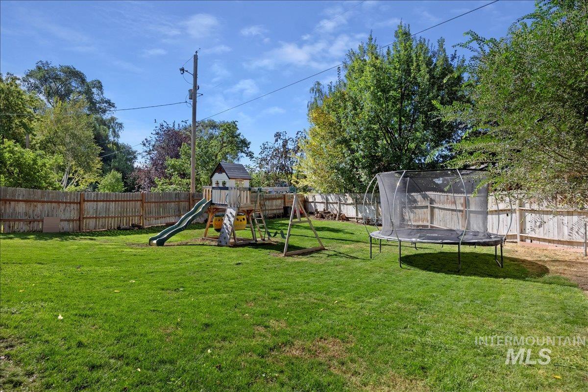1726 Borah Ave, Twin Falls, Idaho 83301, 6 Bedrooms, 2 Bathrooms, Residential For Sale, Price $349,000,MLS 98989937