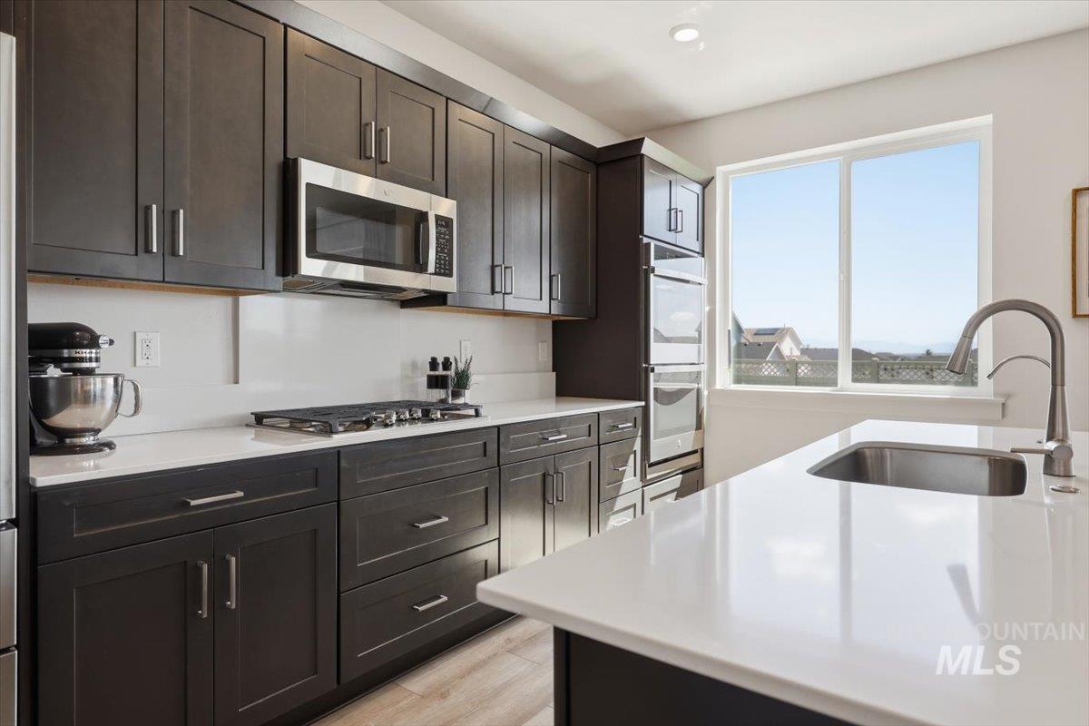 15208 Hanks Way, Caldwell, Idaho 83607, 4 Bedrooms, 2.5 Bathrooms, Residential For Sale, Price $545,000,MLS 98989944