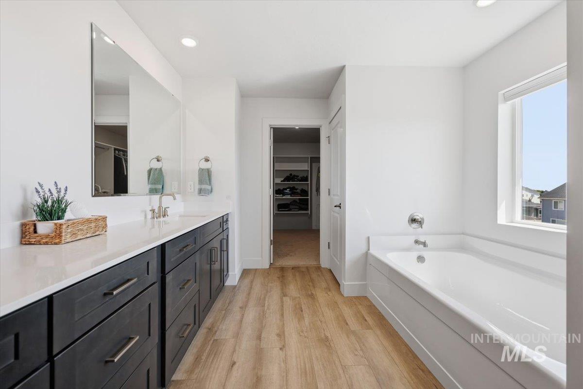 15208 Hanks Way, Caldwell, Idaho 83607, 4 Bedrooms, 2.5 Bathrooms, Residential For Sale, Price $545,000,MLS 98989944
