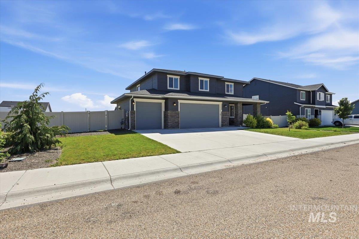 15208 Hanks Way, Caldwell, Idaho 83607, 4 Bedrooms, 2.5 Bathrooms, Residential For Sale, Price $545,000,MLS 98989944
