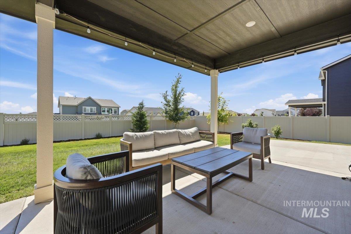 15208 Hanks Way, Caldwell, Idaho 83607, 4 Bedrooms, 2.5 Bathrooms, Residential For Sale, Price $545,000,MLS 98989944