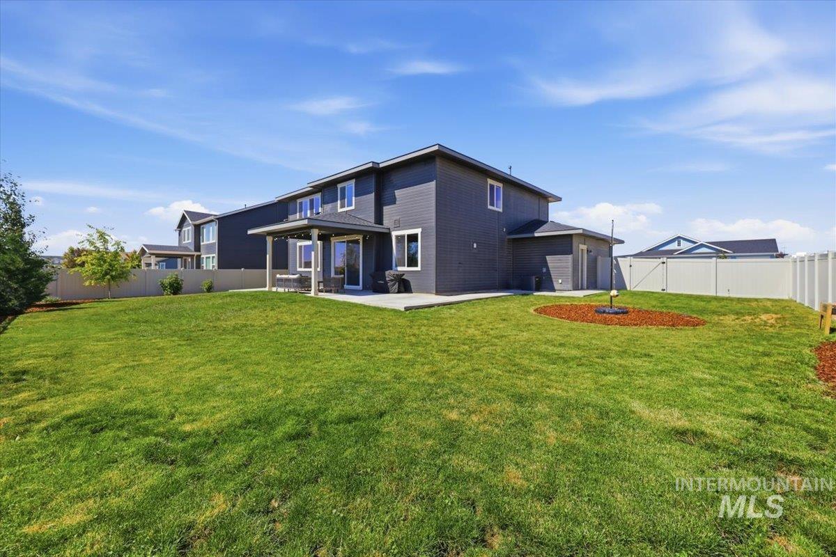 15208 Hanks Way, Caldwell, Idaho 83607, 4 Bedrooms, 2.5 Bathrooms, Residential For Sale, Price $545,000,MLS 98989944
