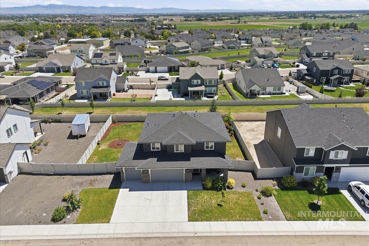 15208 Hanks Way, Caldwell, Idaho 83607, 4 Bedrooms, 2.5 Bathrooms, Residential For Sale, Price $545,000,MLS 98989944
