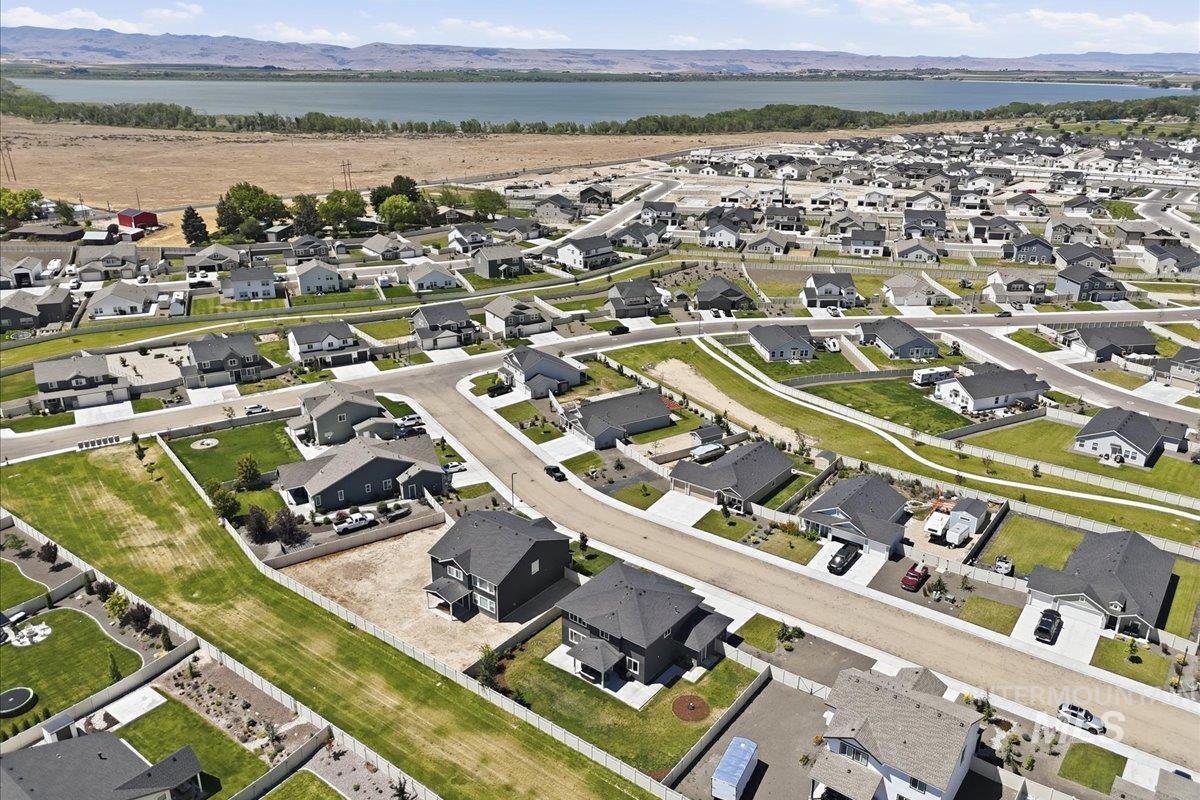 15208 Hanks Way, Caldwell, Idaho 83607, 4 Bedrooms, 2.5 Bathrooms, Residential For Sale, Price $545,000,MLS 98989944