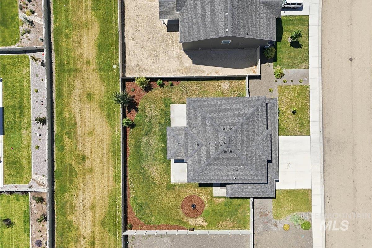 15208 Hanks Way, Caldwell, Idaho 83607, 4 Bedrooms, 2.5 Bathrooms, Residential For Sale, Price $545,000,MLS 98989944