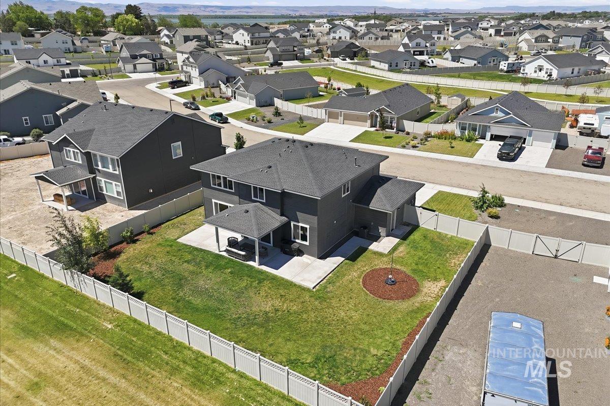 15208 Hanks Way, Caldwell, Idaho 83607, 4 Bedrooms, 2.5 Bathrooms, Residential For Sale, Price $545,000,MLS 98989944
