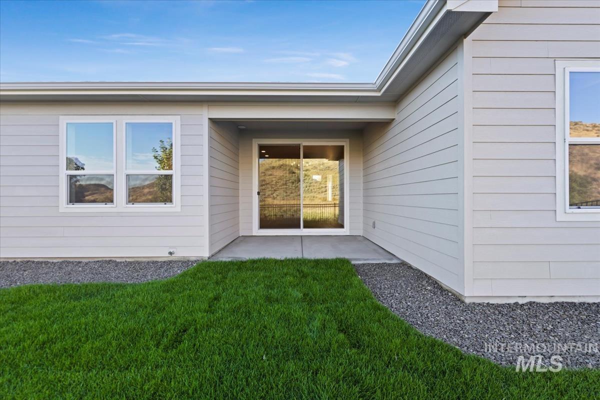 6551 S Charlie Place, Eagle, Idaho 83629, 3 Bedrooms, 2 Bathrooms, Residential For Sale, Price $569,000,MLS 98989951
