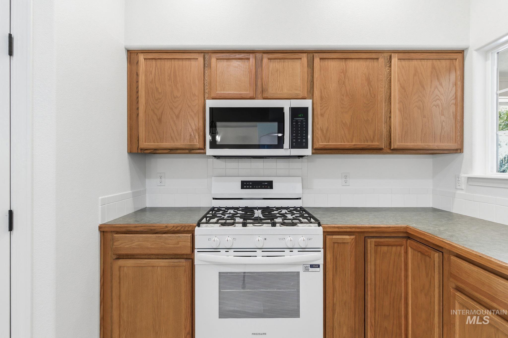 3277 W Fieldstream Ln., Meridian, Idaho 83646, 2 Bedrooms, 2 Bathrooms, Residential For Sale, Price $392,000,MLS 98989952