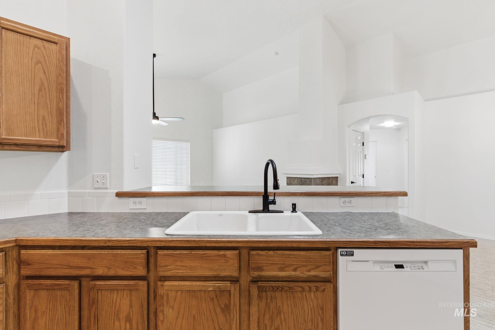 3277 W Fieldstream Ln., Meridian, Idaho 83646, 2 Bedrooms, 2 Bathrooms, Residential For Sale, Price $392,000,MLS 98989952