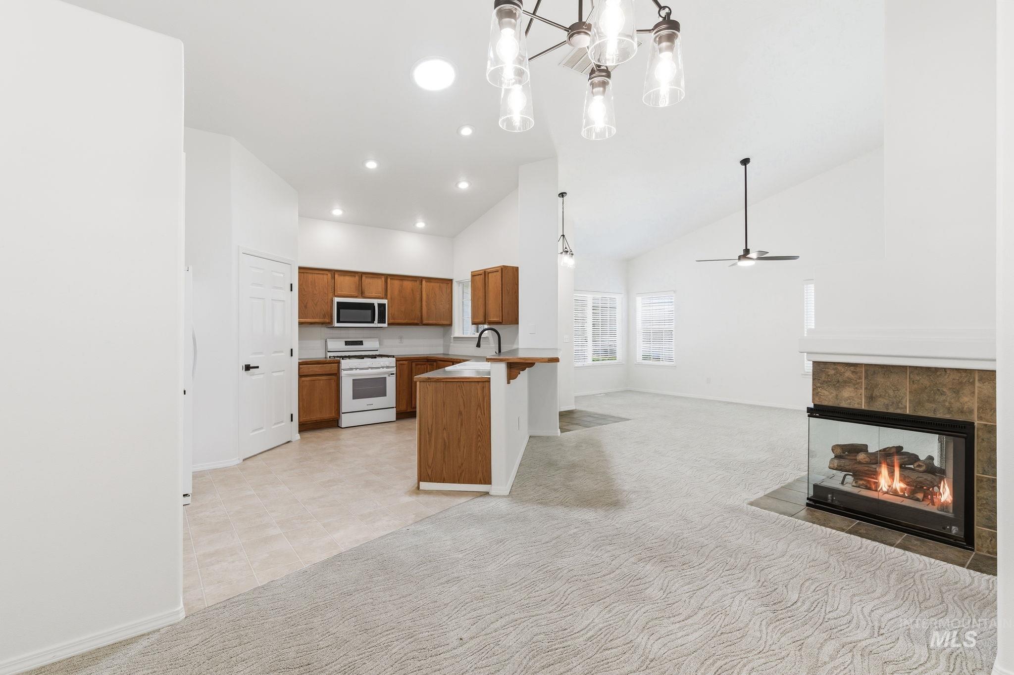 3277 W Fieldstream Ln., Meridian, Idaho 83646, 2 Bedrooms, 2 Bathrooms, Residential For Sale, Price $392,000,MLS 98989952