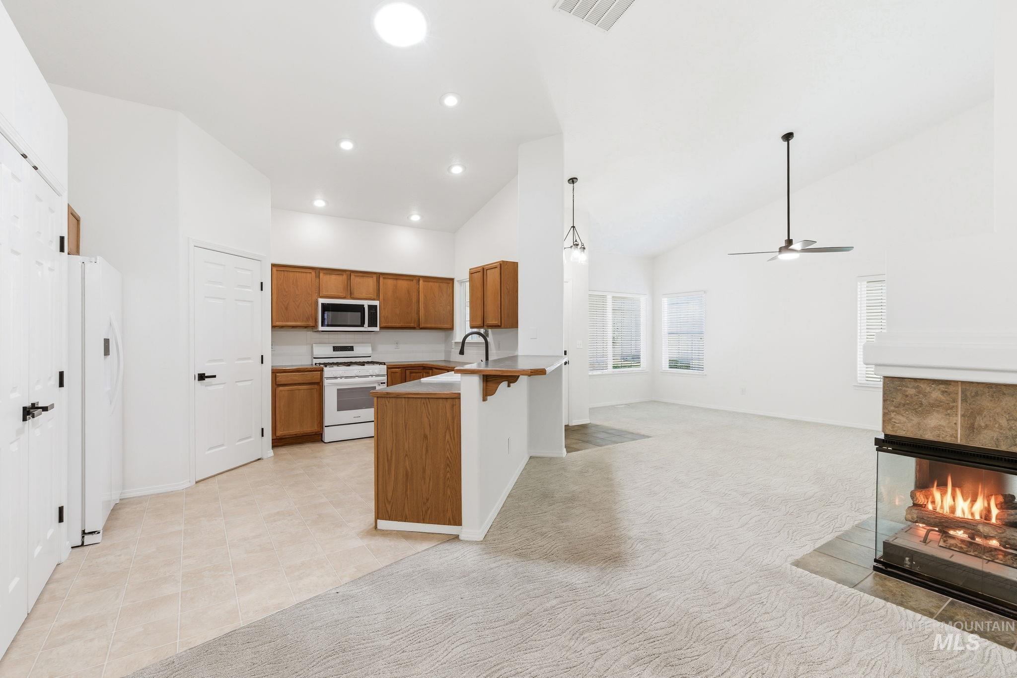 3277 W Fieldstream Ln., Meridian, Idaho 83646, 2 Bedrooms, 2 Bathrooms, Residential For Sale, Price $392,000,MLS 98989952