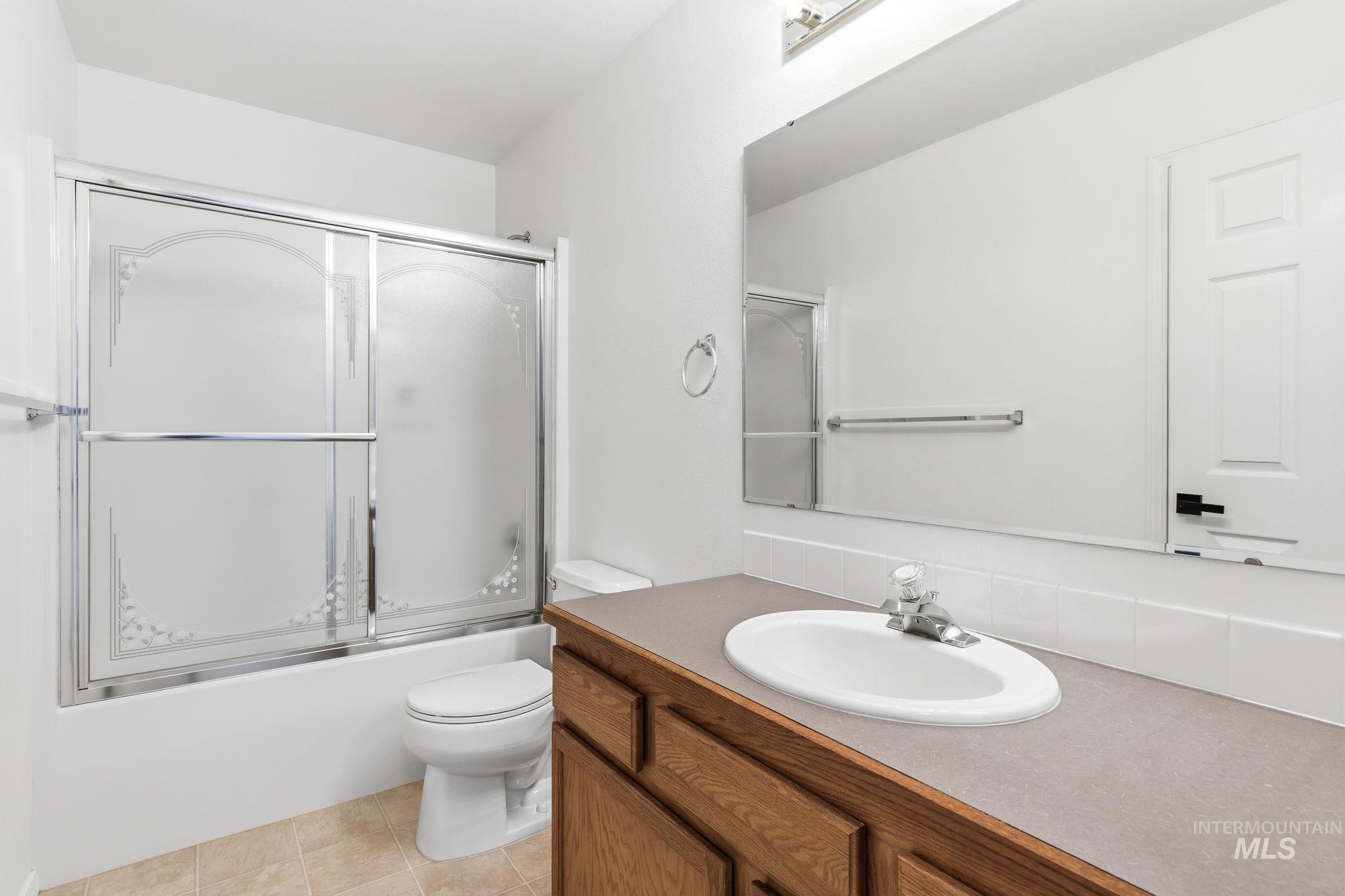 3277 W Fieldstream Ln., Meridian, Idaho 83646, 2 Bedrooms, 2 Bathrooms, Residential For Sale, Price $392,000,MLS 98989952