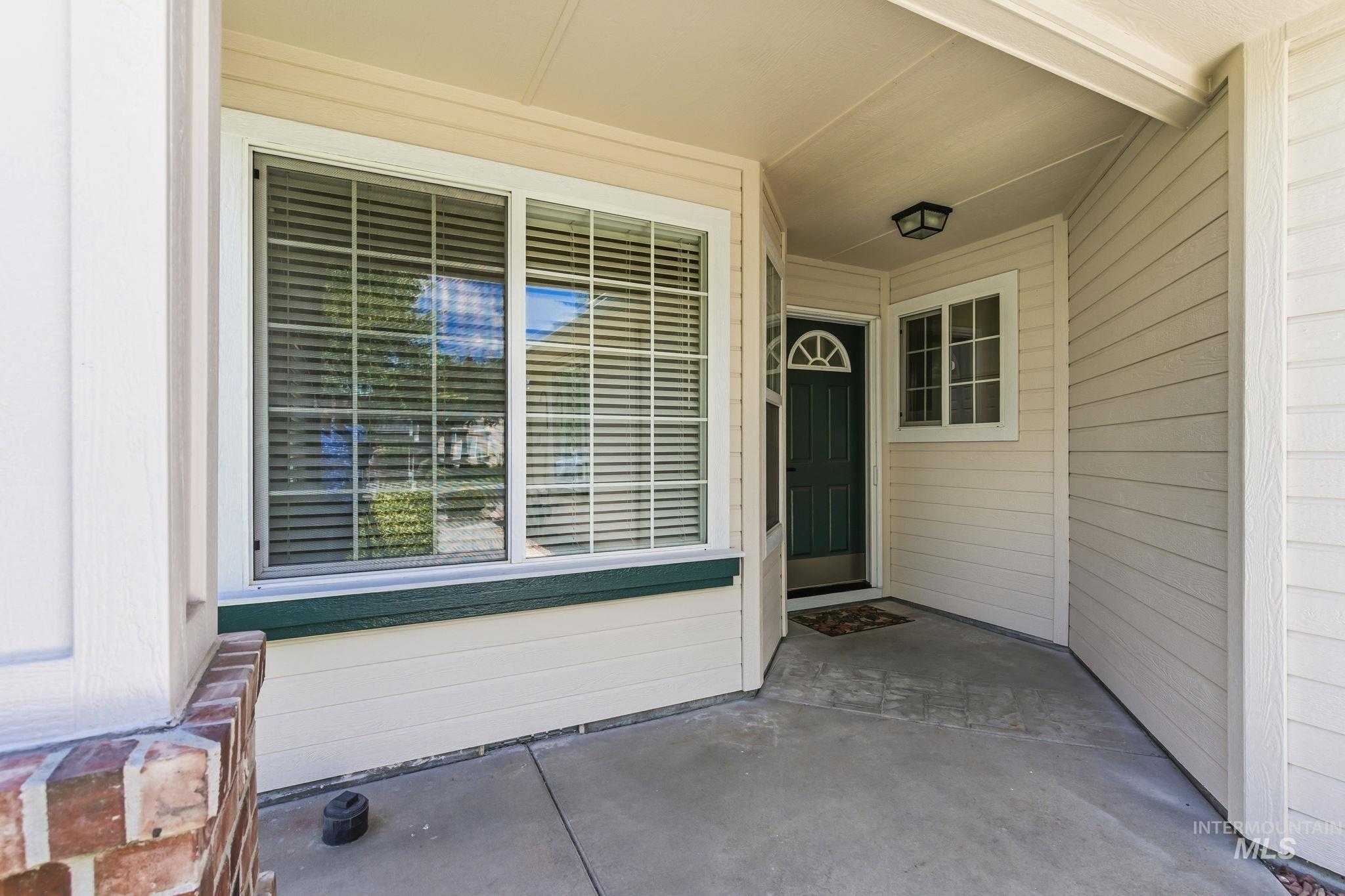 3277 W Fieldstream Ln., Meridian, Idaho 83646, 2 Bedrooms, 2 Bathrooms, Residential For Sale, Price $392,000,MLS 98989952