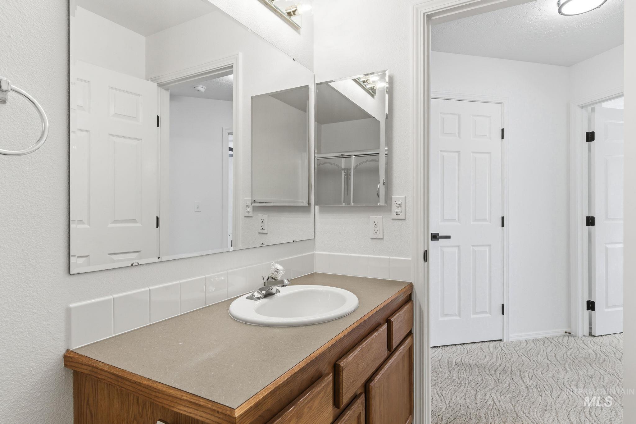 3277 W Fieldstream Ln., Meridian, Idaho 83646, 2 Bedrooms, 2 Bathrooms, Residential For Sale, Price $392,000,MLS 98989952