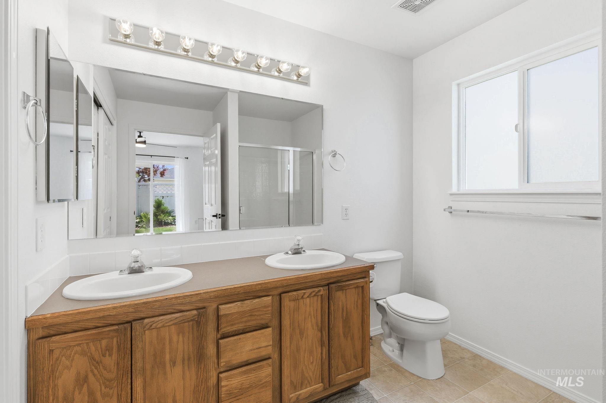 3277 W Fieldstream Ln., Meridian, Idaho 83646, 2 Bedrooms, 2 Bathrooms, Residential For Sale, Price $392,000,MLS 98989952