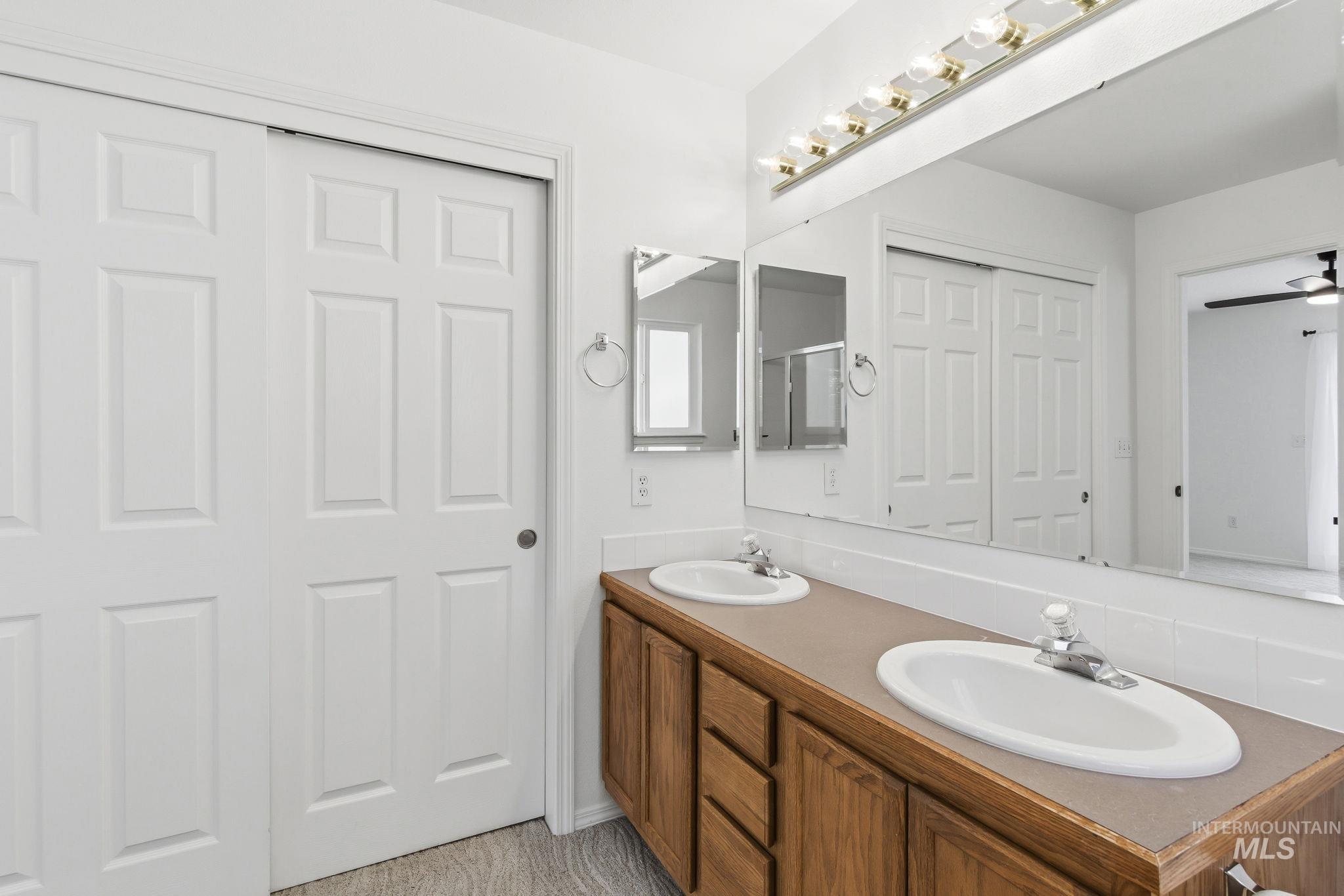 3277 W Fieldstream Ln., Meridian, Idaho 83646, 2 Bedrooms, 2 Bathrooms, Residential For Sale, Price $392,000,MLS 98989952