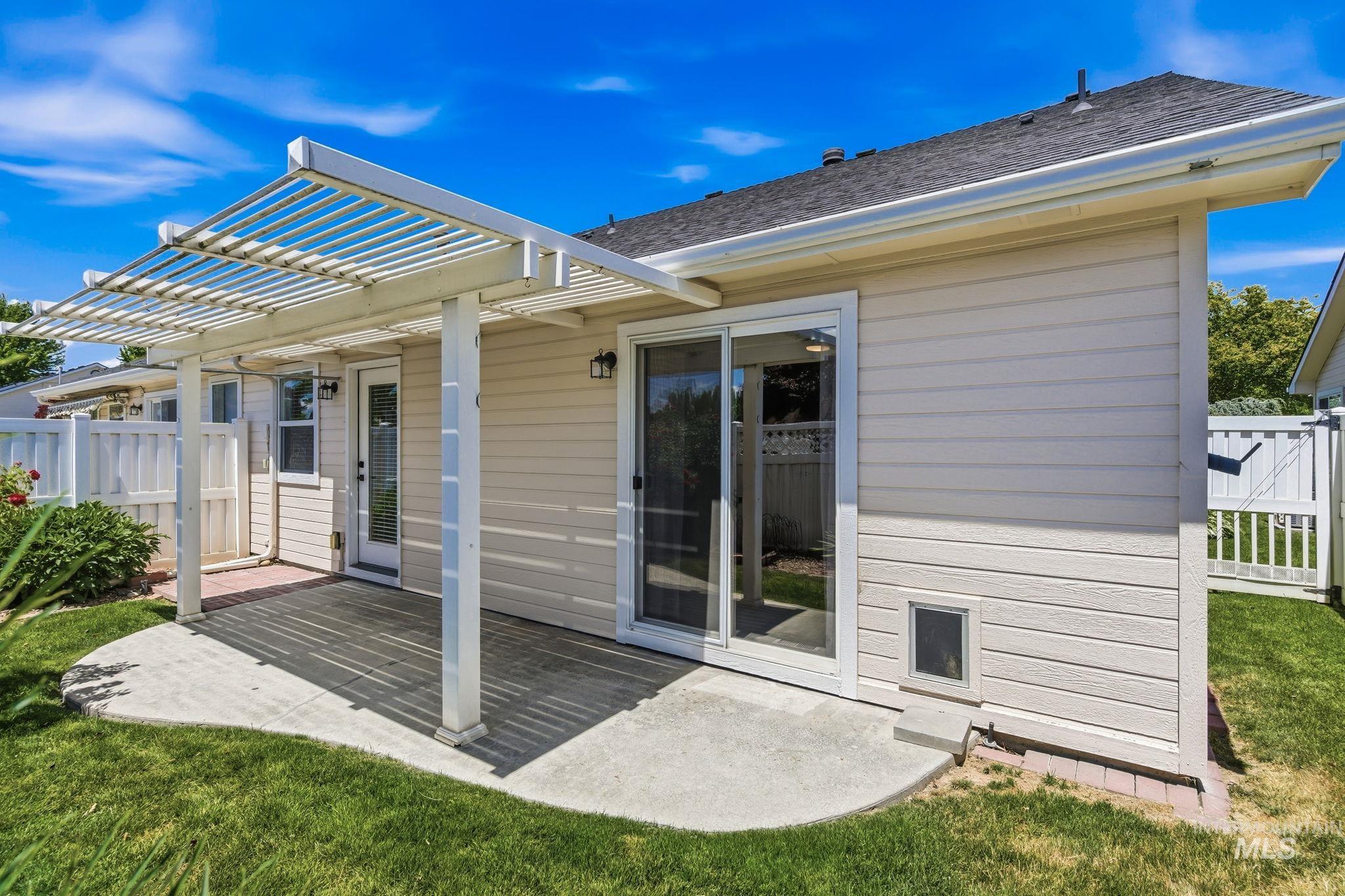 3277 W Fieldstream Ln., Meridian, Idaho 83646, 2 Bedrooms, 2 Bathrooms, Residential For Sale, Price $392,000,MLS 98989952