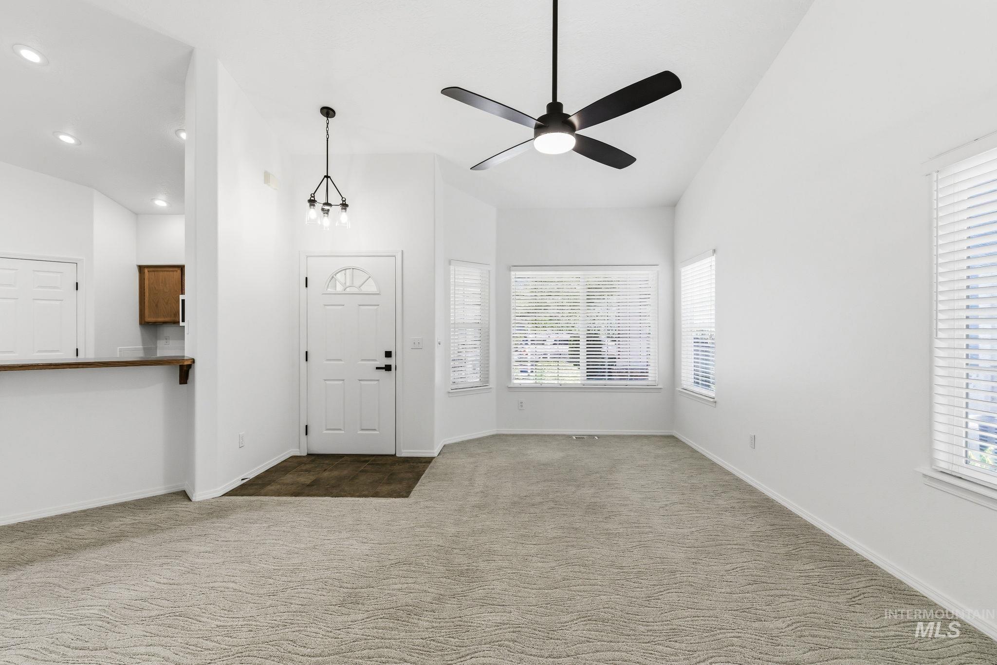 3277 W Fieldstream Ln., Meridian, Idaho 83646, 2 Bedrooms, 2 Bathrooms, Residential For Sale, Price $392,000,MLS 98989952