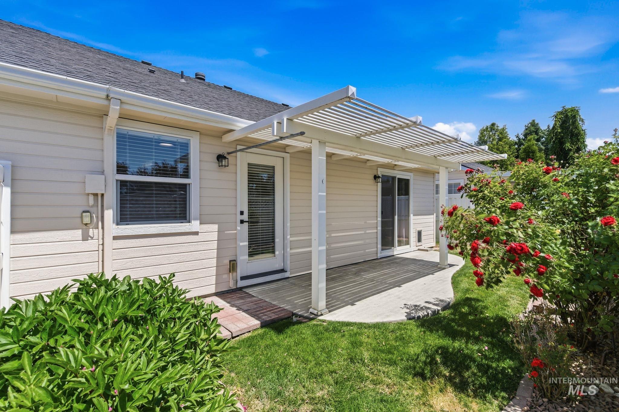 3277 W Fieldstream Ln., Meridian, Idaho 83646, 2 Bedrooms, 2 Bathrooms, Residential For Sale, Price $392,000,MLS 98989952