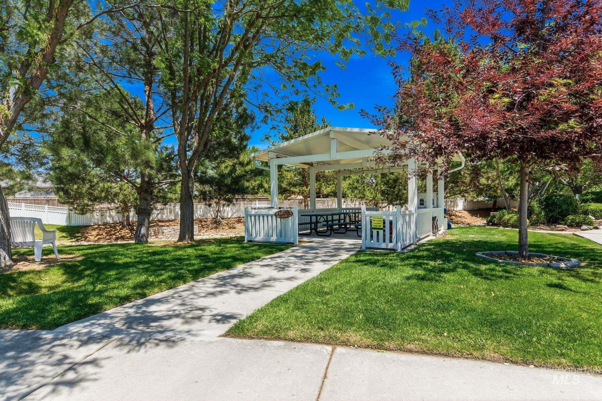 3277 W Fieldstream Ln., Meridian, Idaho 83646, 2 Bedrooms, 2 Bathrooms, Residential For Sale, Price $392,000,MLS 98989952