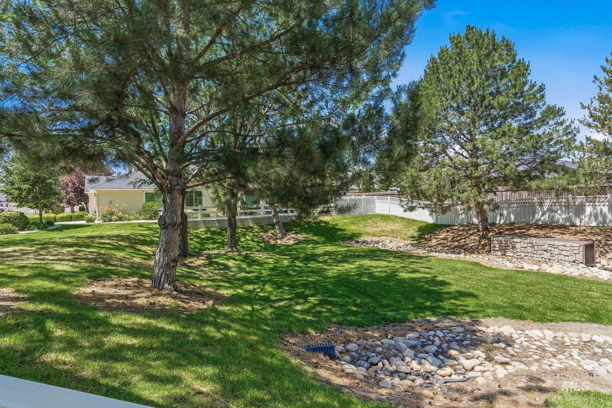 3277 W Fieldstream Ln., Meridian, Idaho 83646, 2 Bedrooms, 2 Bathrooms, Residential For Sale, Price $392,000,MLS 98989952