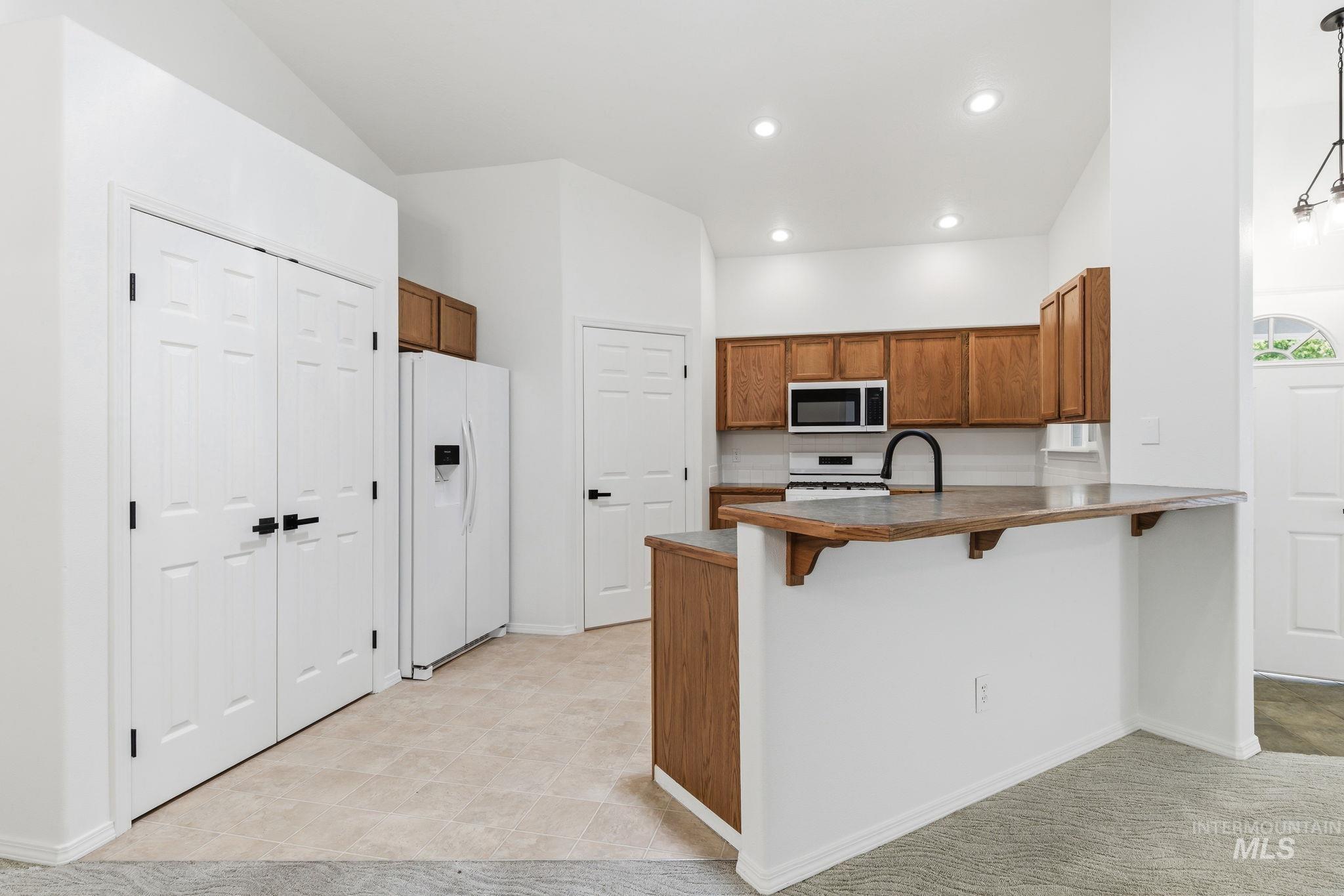 3277 W Fieldstream Ln., Meridian, Idaho 83646, 2 Bedrooms, 2 Bathrooms, Residential For Sale, Price $392,000,MLS 98989952