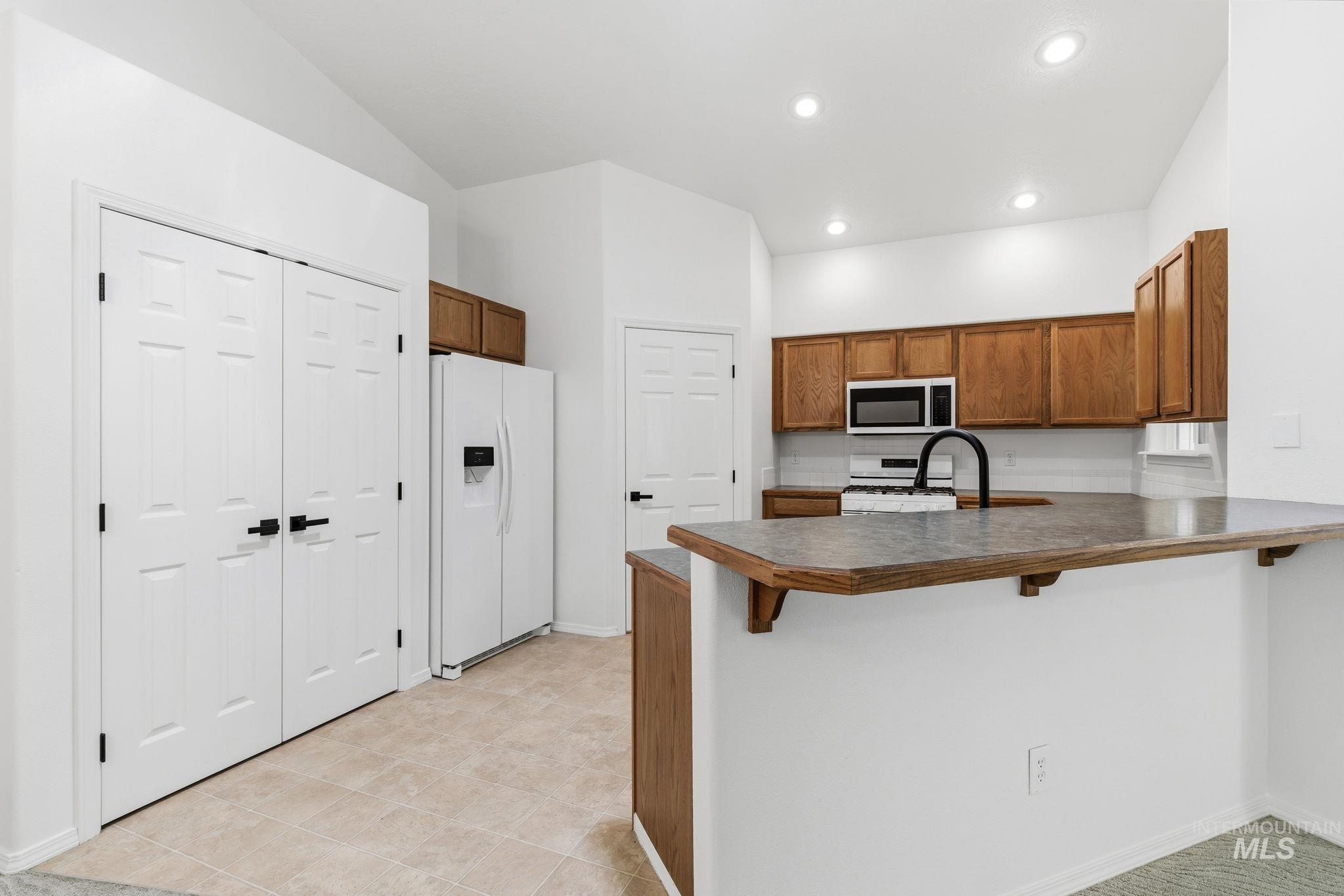 3277 W Fieldstream Ln., Meridian, Idaho 83646, 2 Bedrooms, 2 Bathrooms, Residential For Sale, Price $392,000,MLS 98989952